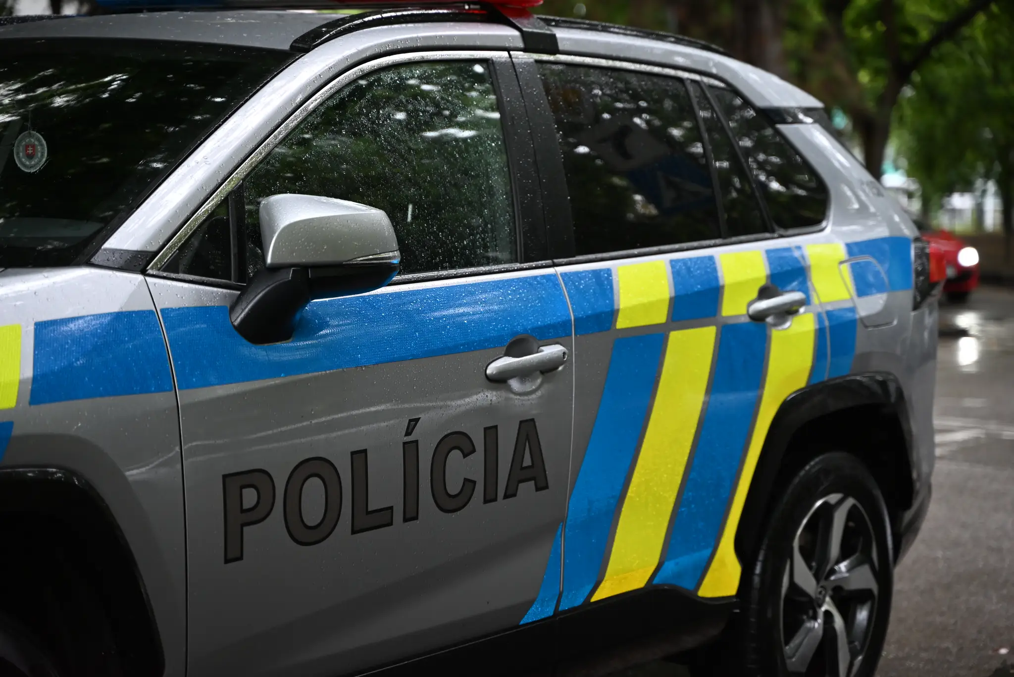 Polícia, policajné auto. Ilustračná snímka