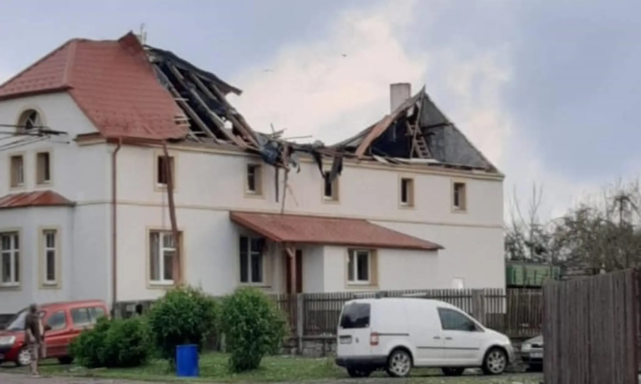 Zničený dom v obci Stebno