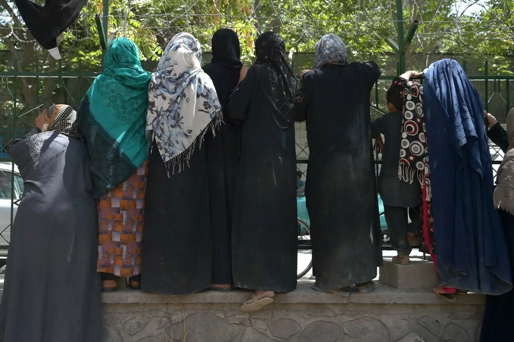 Afganské ženy, ktoré utiekli z domovov pred Talibanom