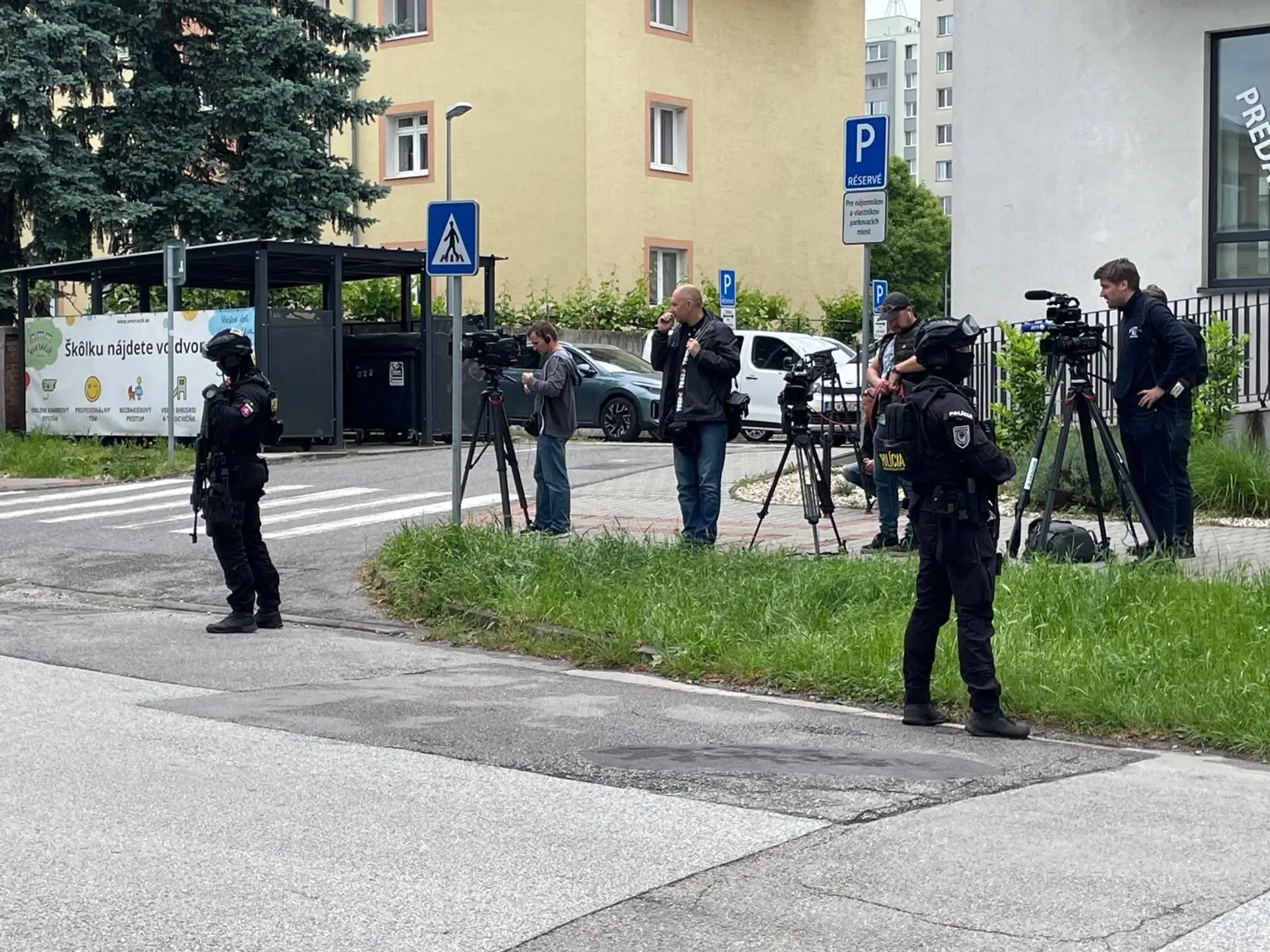 Bezpečnostné opatrenia pred areálom ŠTS