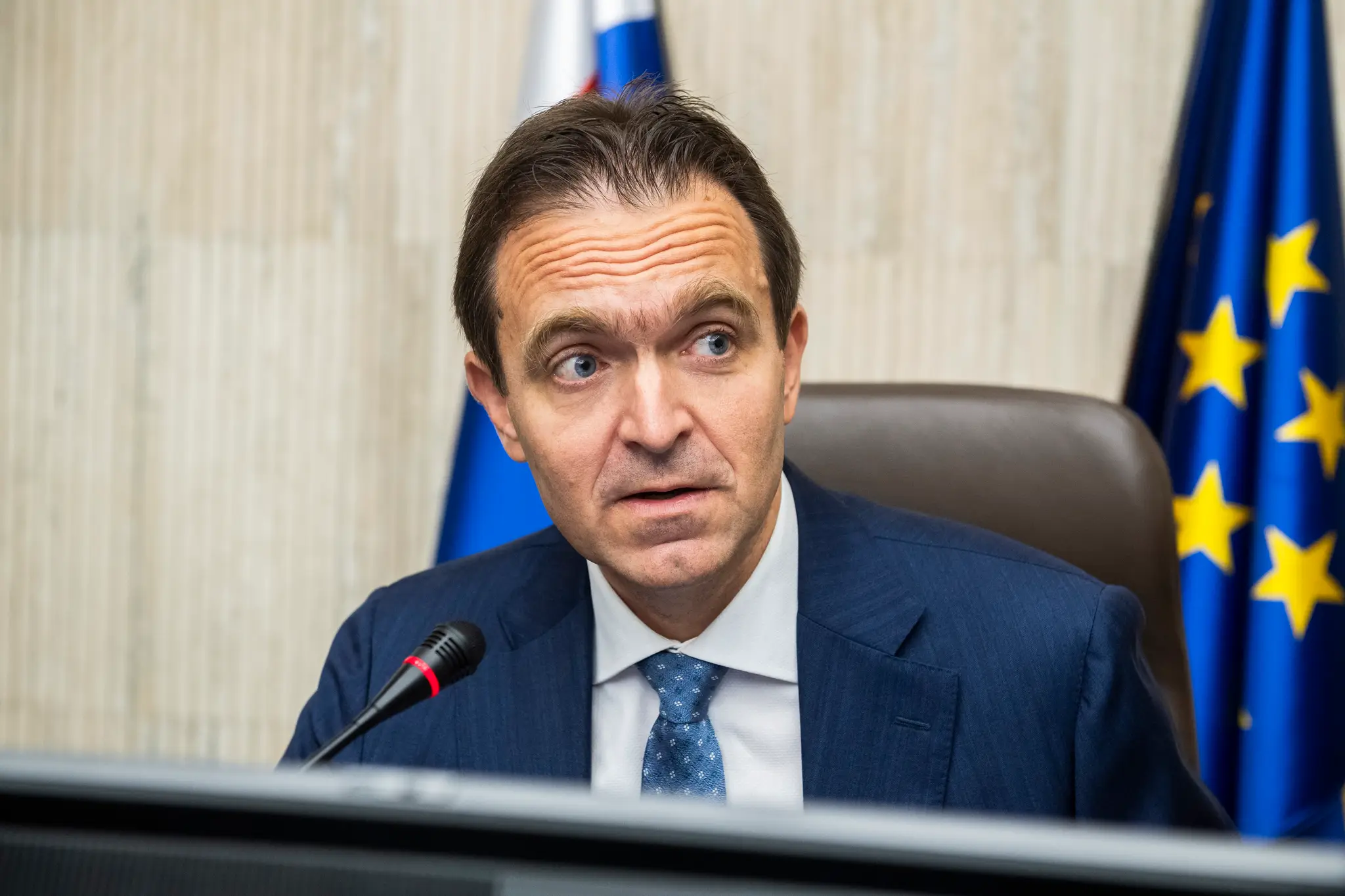 Na snímke predseda úradníckej vlády SR Ľudovít Ódor počas rokovania vlády.