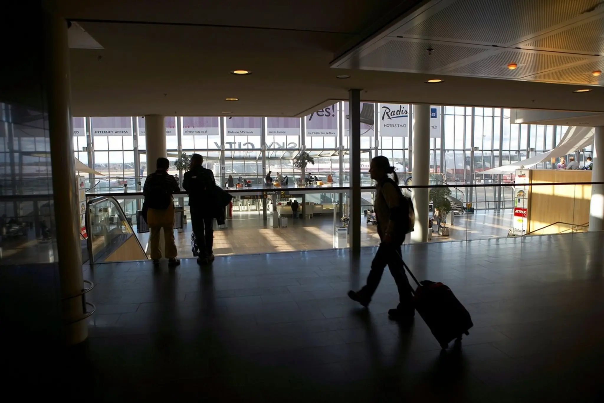 Cestujúci na letisku Štokholm-Arlanda.