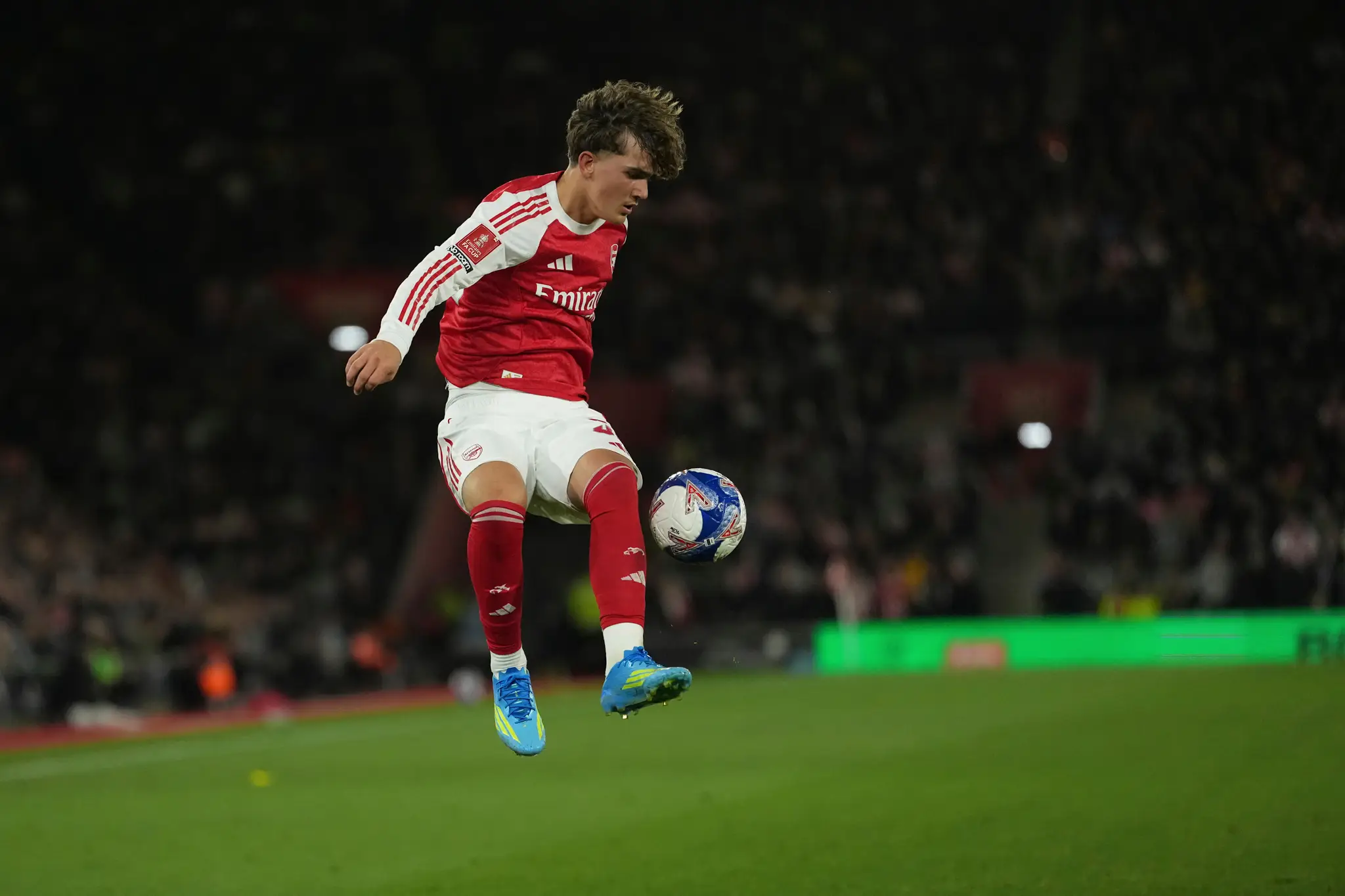 Futbalisti Arsenalu nečakane vypadli z FA Cupu.