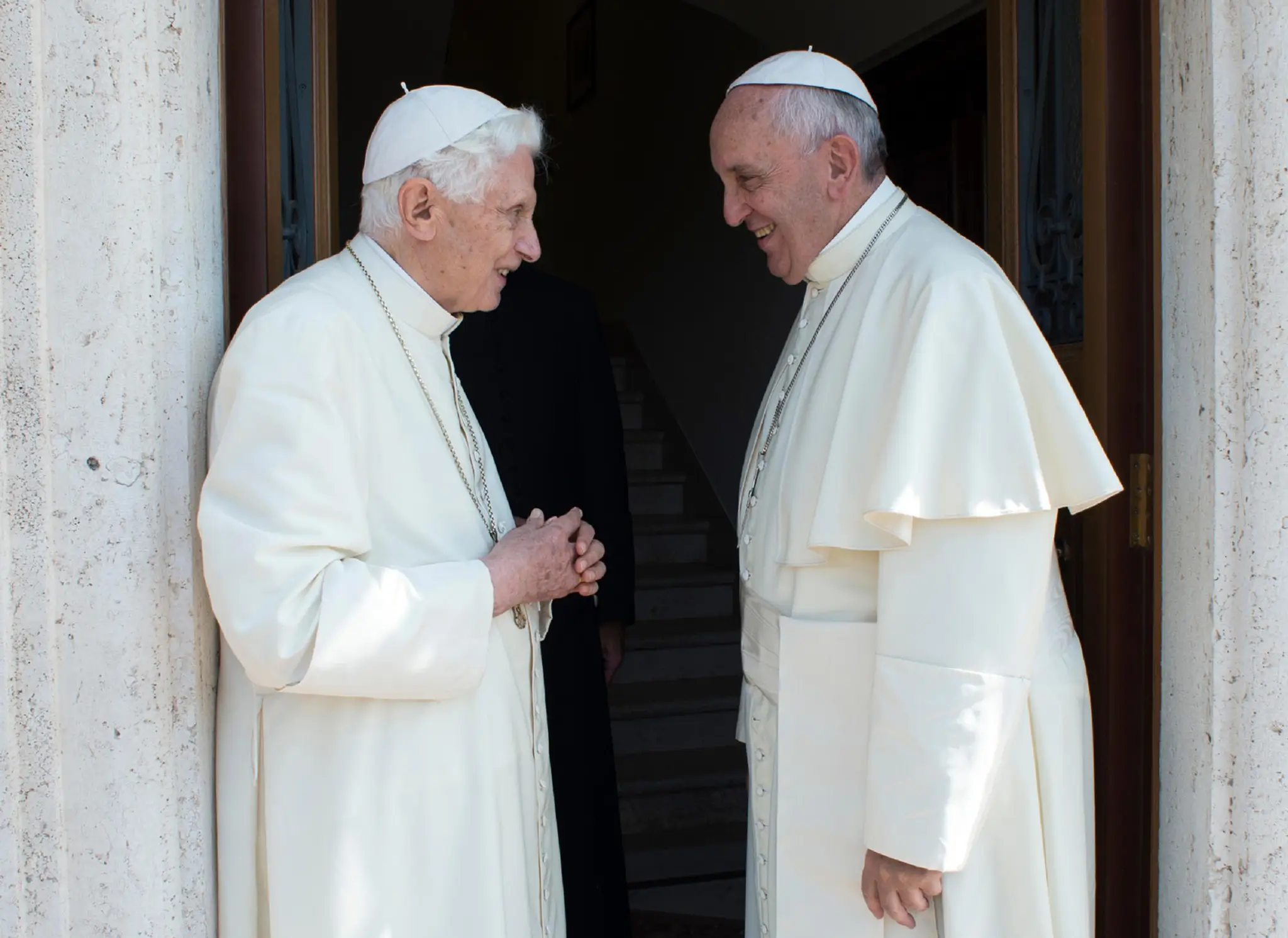 Benedikt XVI. opustil dnes Vatikán po prvý raz od svojho odstúpenia z funkcie. 