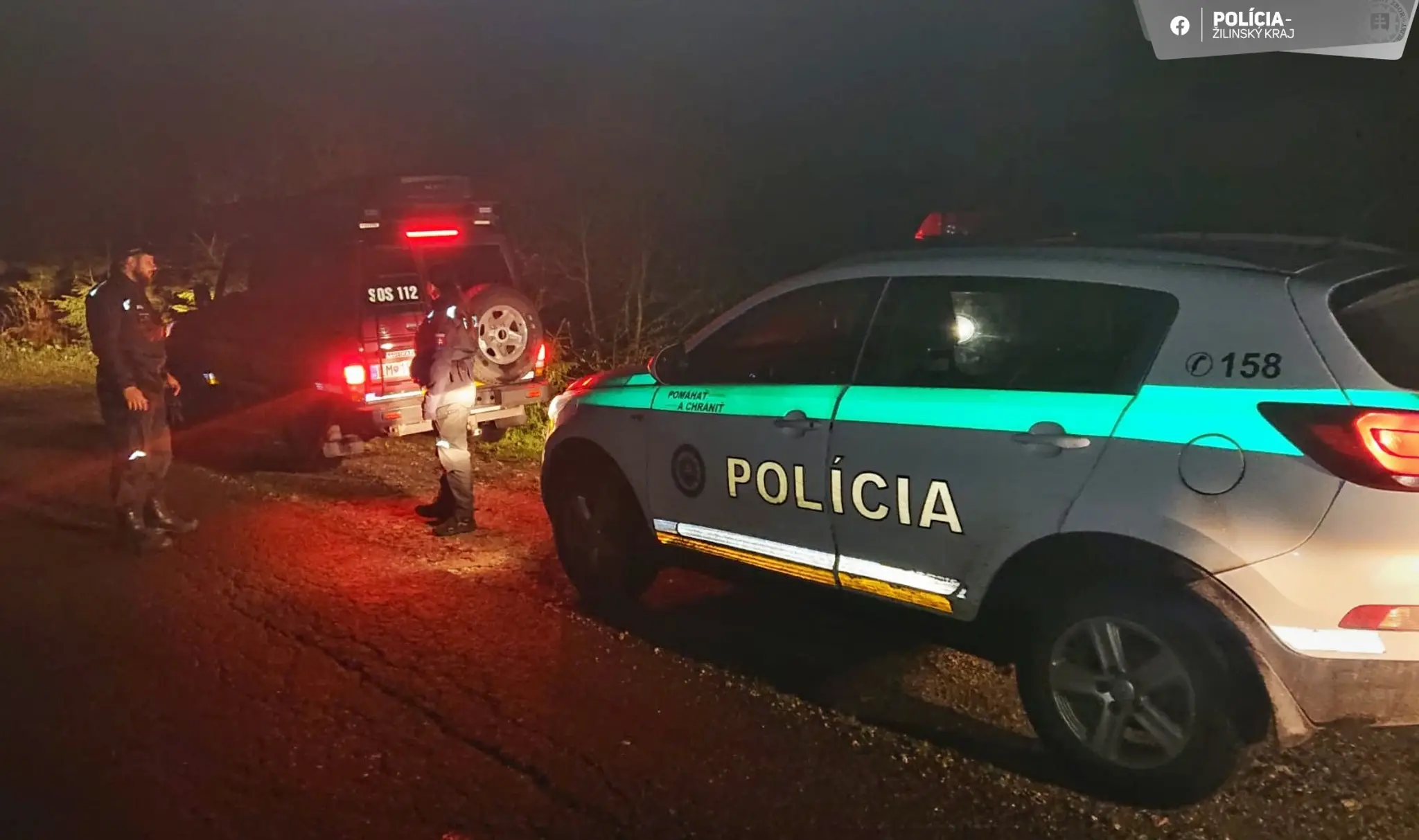 Záchranári a polícia pátrajú po zmiznutom lietadle.
