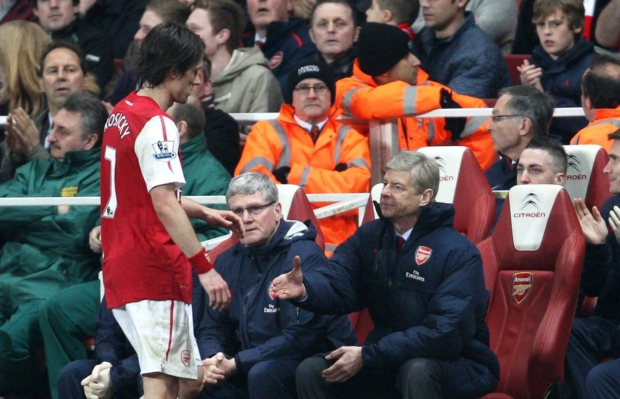 Tomáš Rosický a Arsene Wenger na archívnej fotografii z roku 2012.