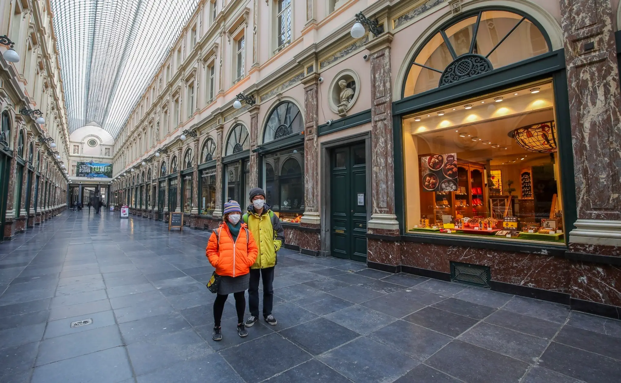Takmer ľudoprázdna Kráľovská galéria Svätého Huberta v Bruseli.