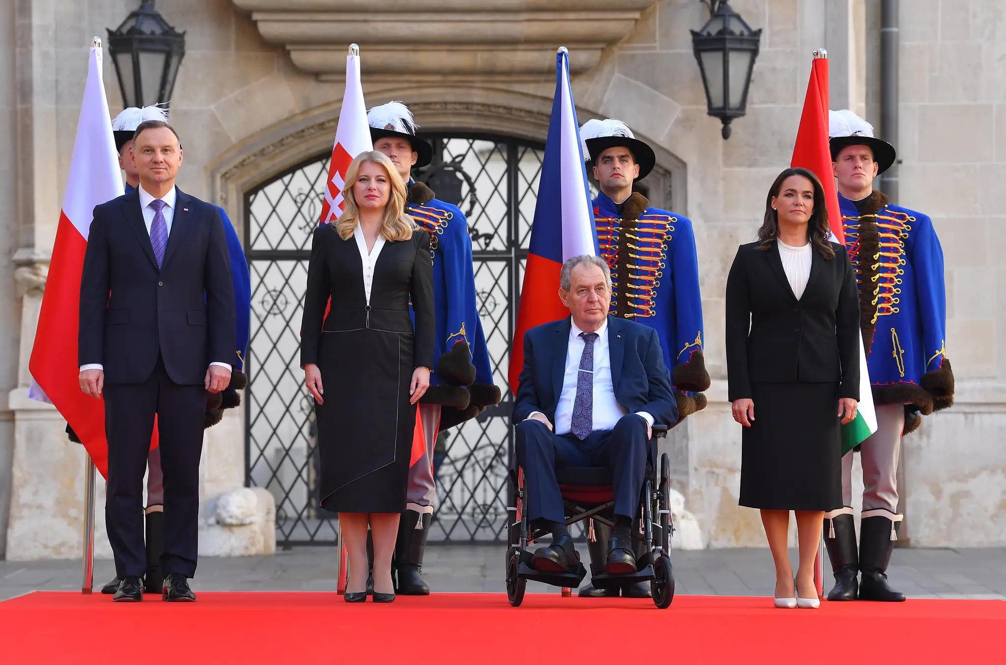 Zľava poľský prezident Andrzej Duda, prezidentka SR Zuzana Čaputová, český prezident Miloš Zeman a maďarská prezidentka Katalin Nováková počas V4.