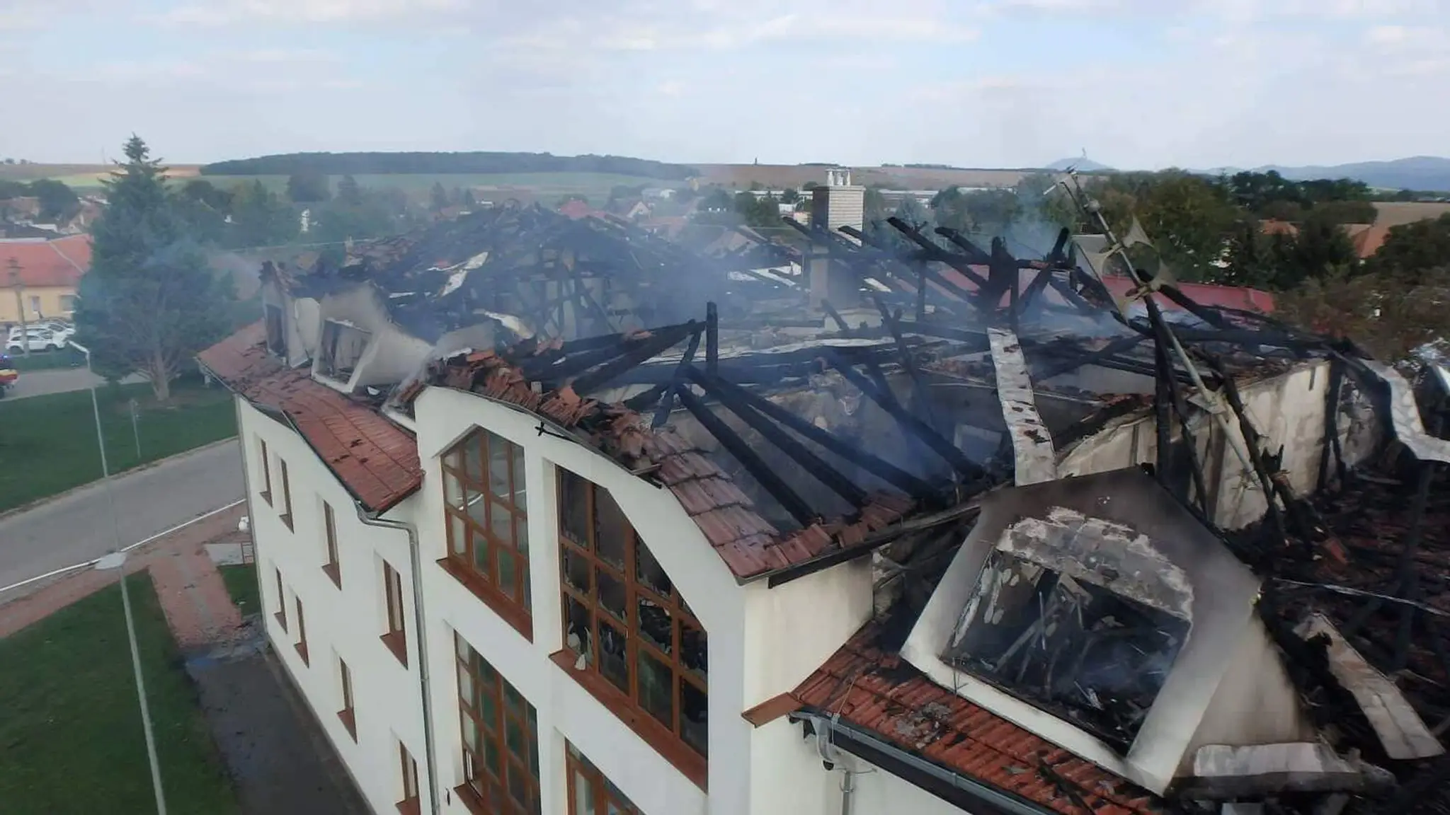 Budova po požiari.