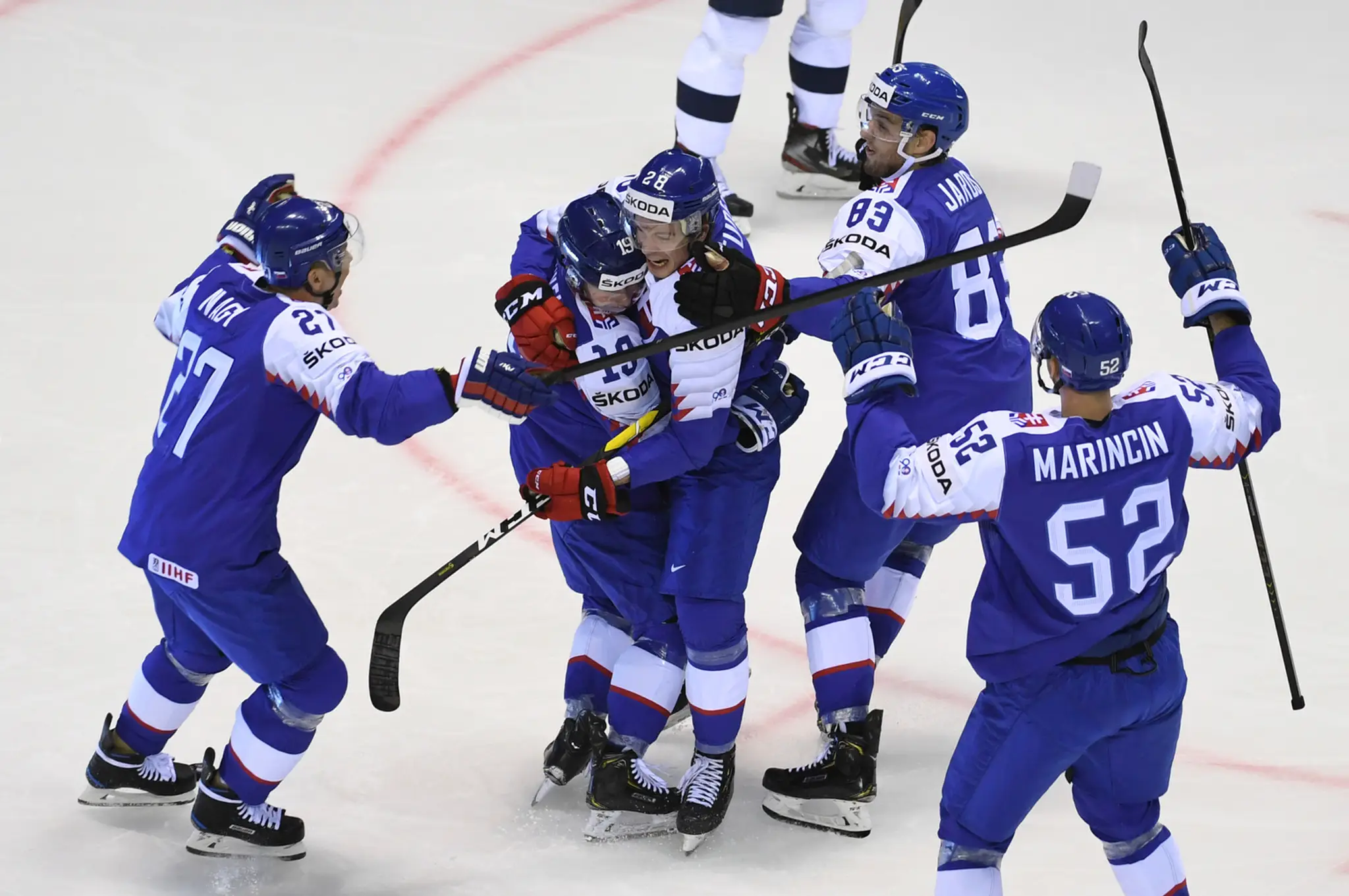 Američan Cory Schneider v zápase na MS 2019 proti Slovensku.