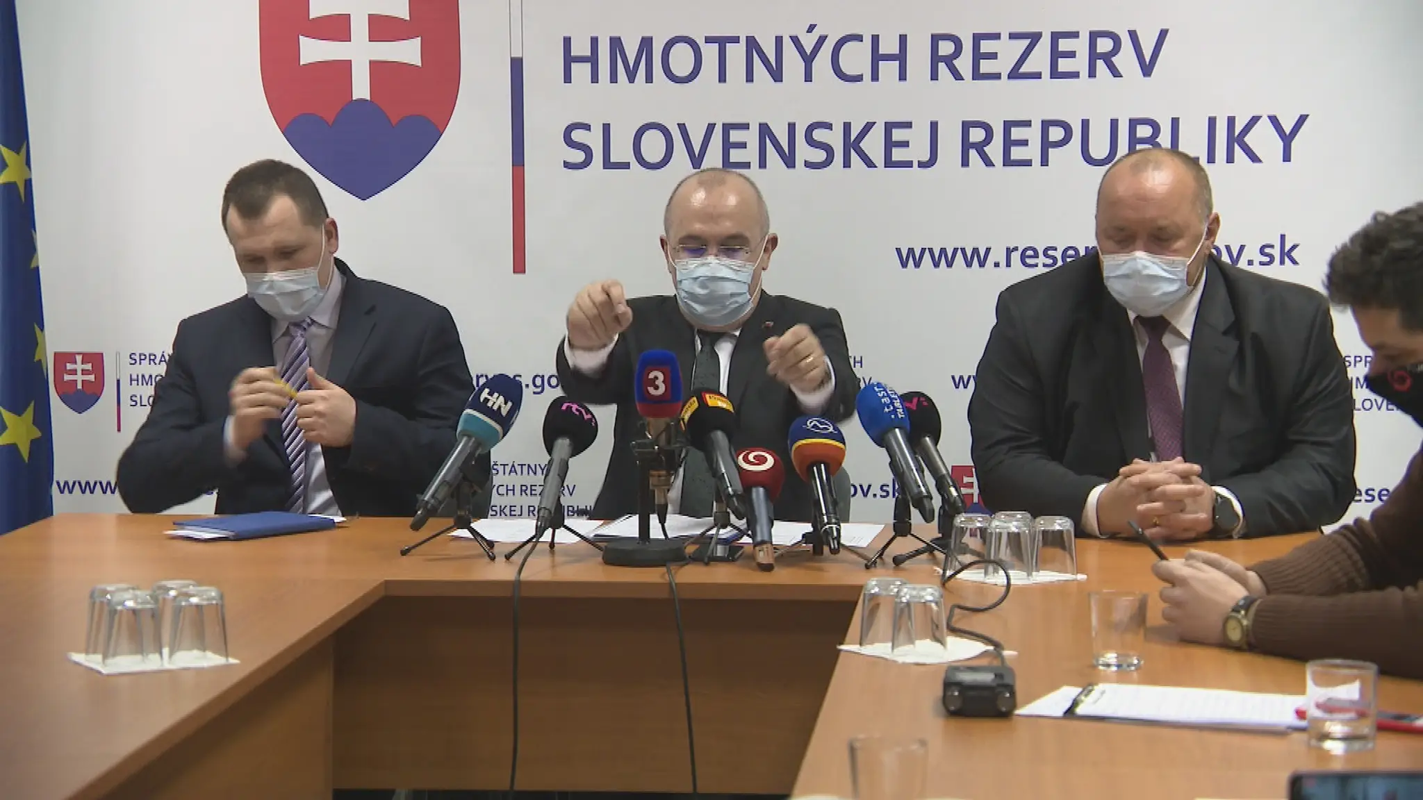 Niekdajšie vedenie Štátnych hmotných rezerv na čele s Kajetánom Kičurom.