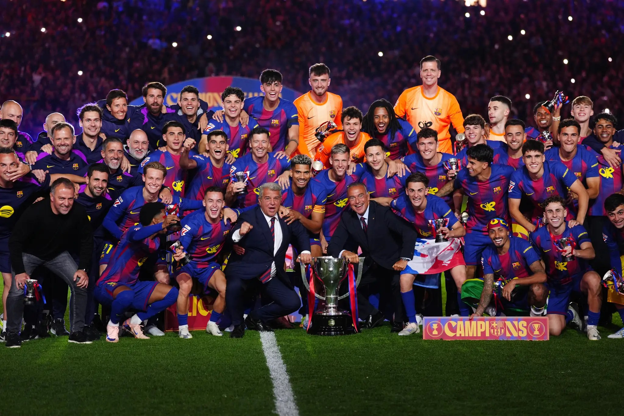 Futbalisti Barcelony po zisku ligového titulu.