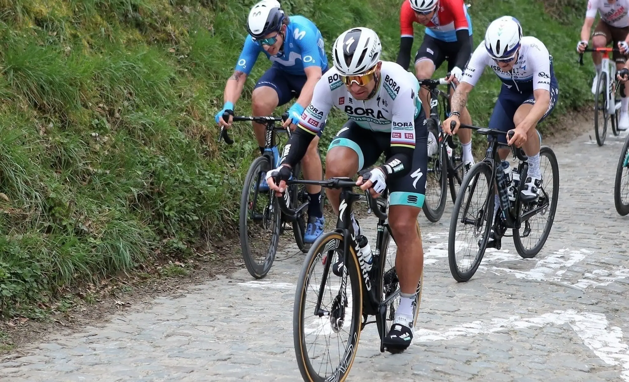 Peter Sagan počas stúpania na vrch Koppenberg v rámci pretekov Okolo Flámska.