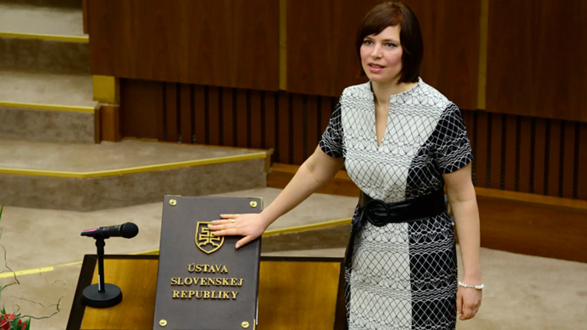 Veronika Remišová (OĽaNO -  NOVA) skladá poslanecký sľub.