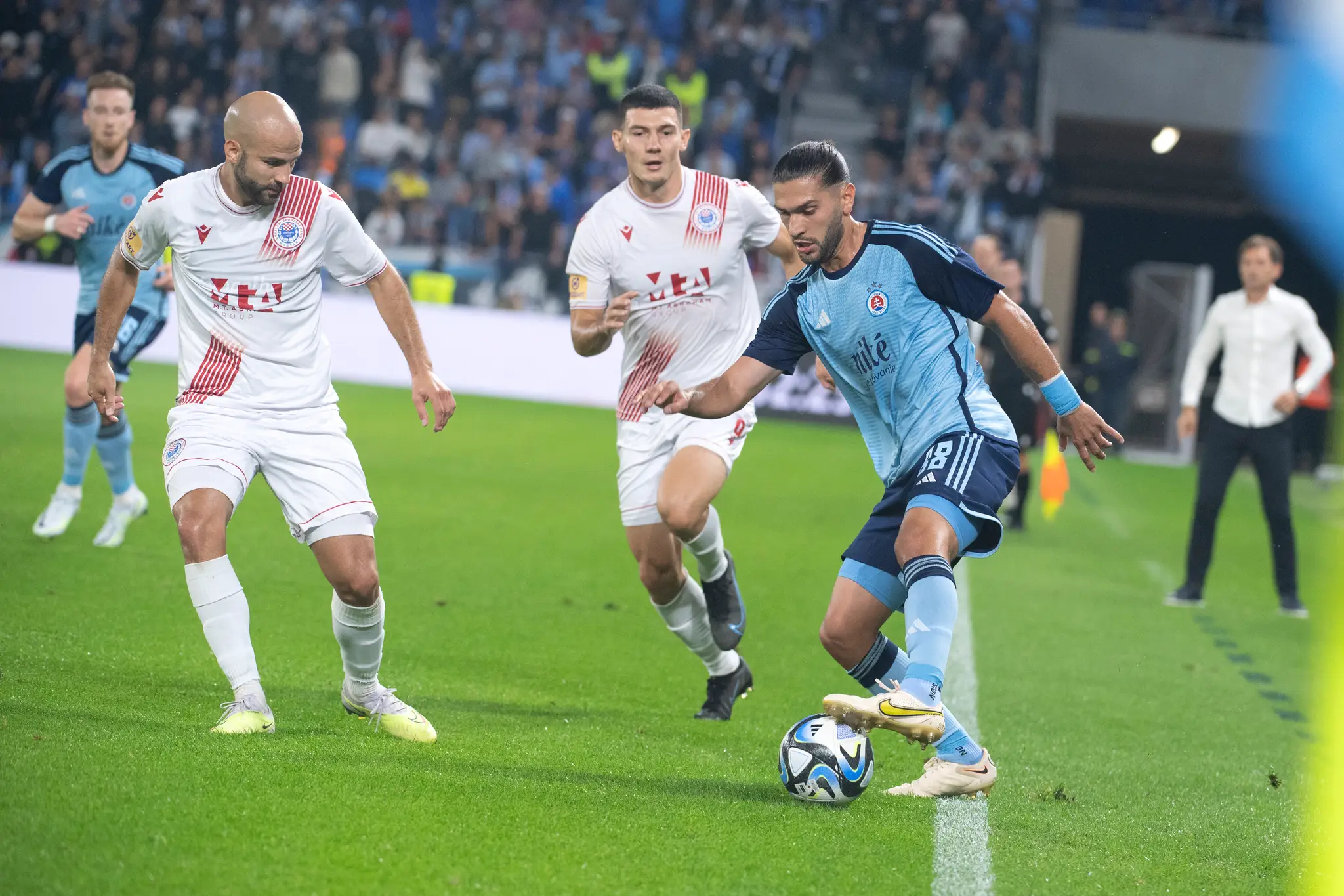 Na snímke sprava Kyriakos Savvidis (ŠK Slovan), Josip Čorluka a Dario Čanadjija (obaja Zrinjski).