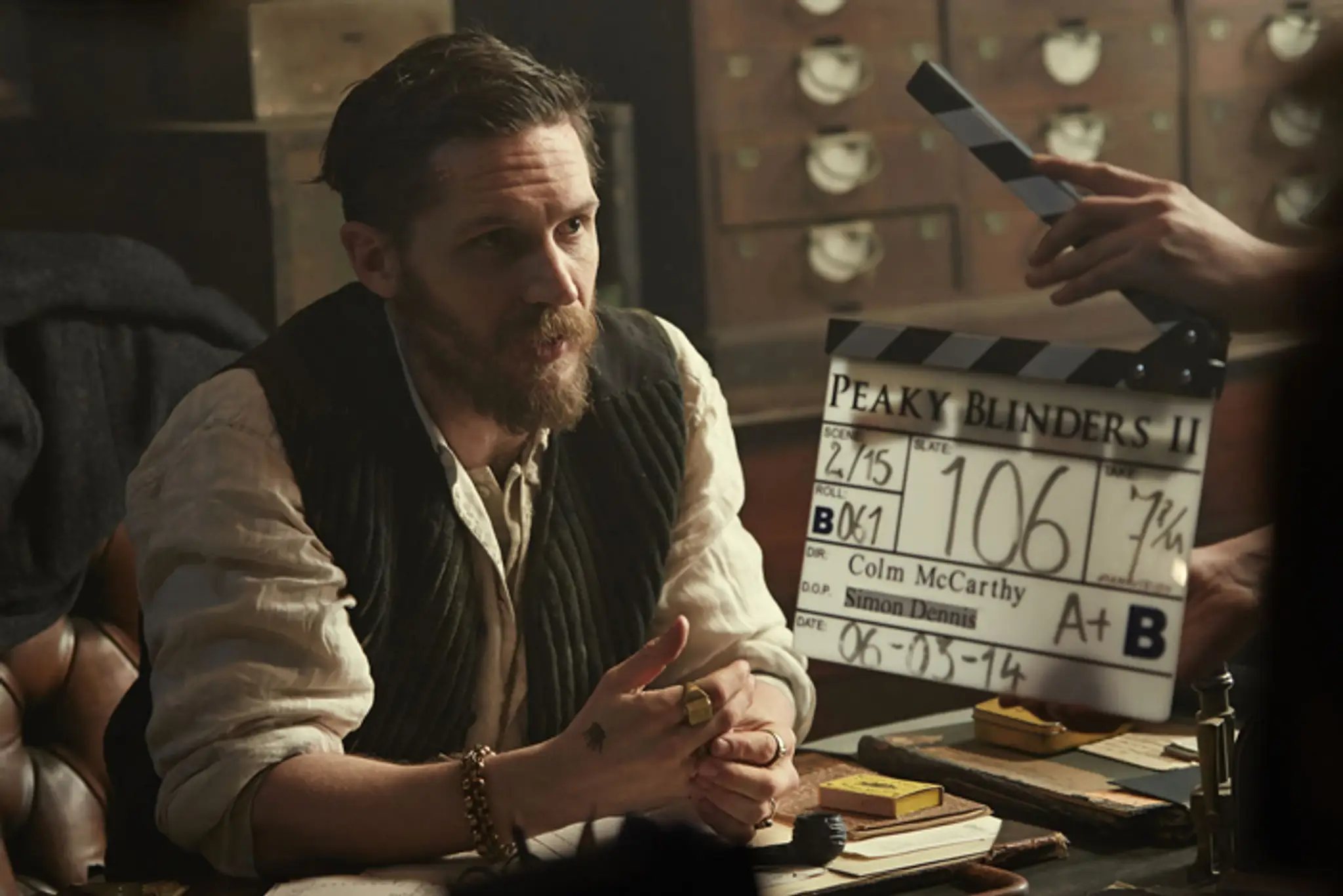 Tom Hardy v seriáli Peaky Blinders.