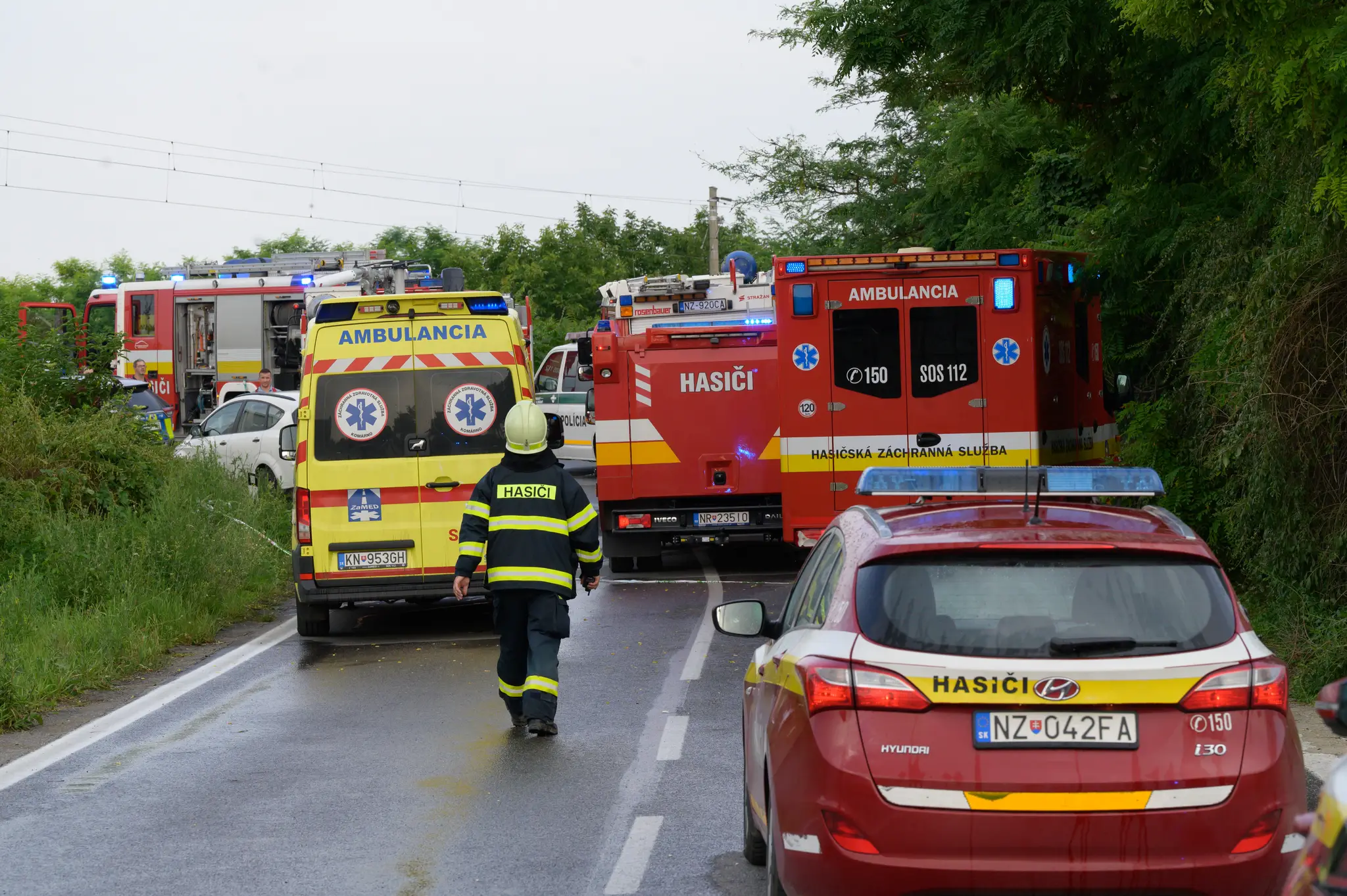 Zrážka vlaku a autobusu pri Nových Zámkoch.