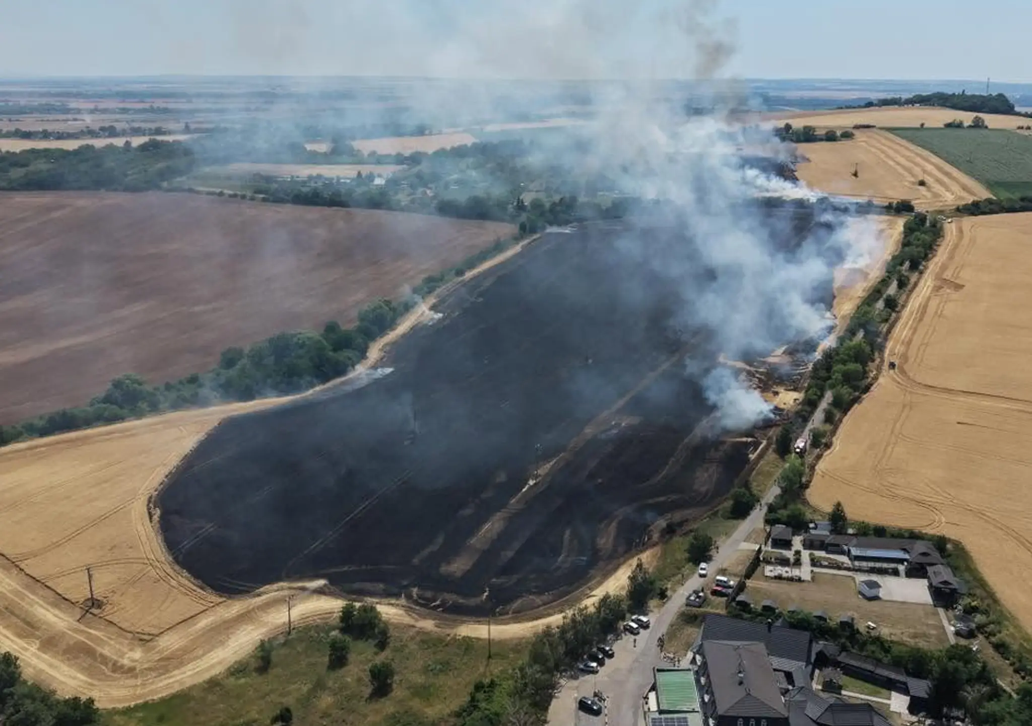 Zničené pole po požiari pri kúpalisku Margita-Ilona.
