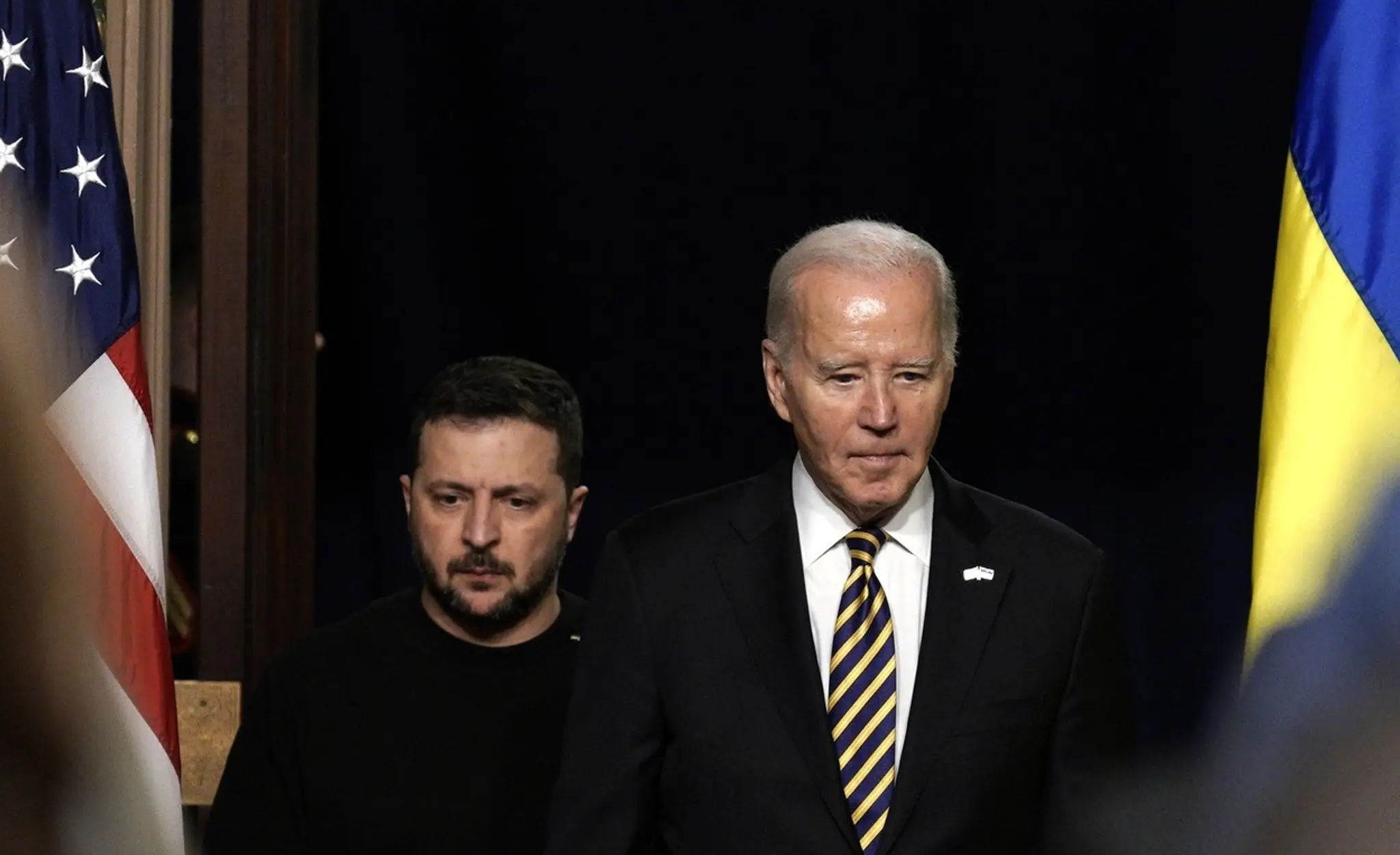 Ukrajinský prezident Volodymyr Zelenskyj a jeho americký náprotivok Joe Biden.
