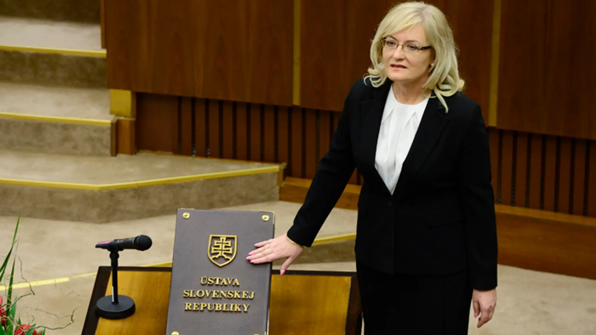 Eva Smolíková (SNS) skladá poslanecký sľub.