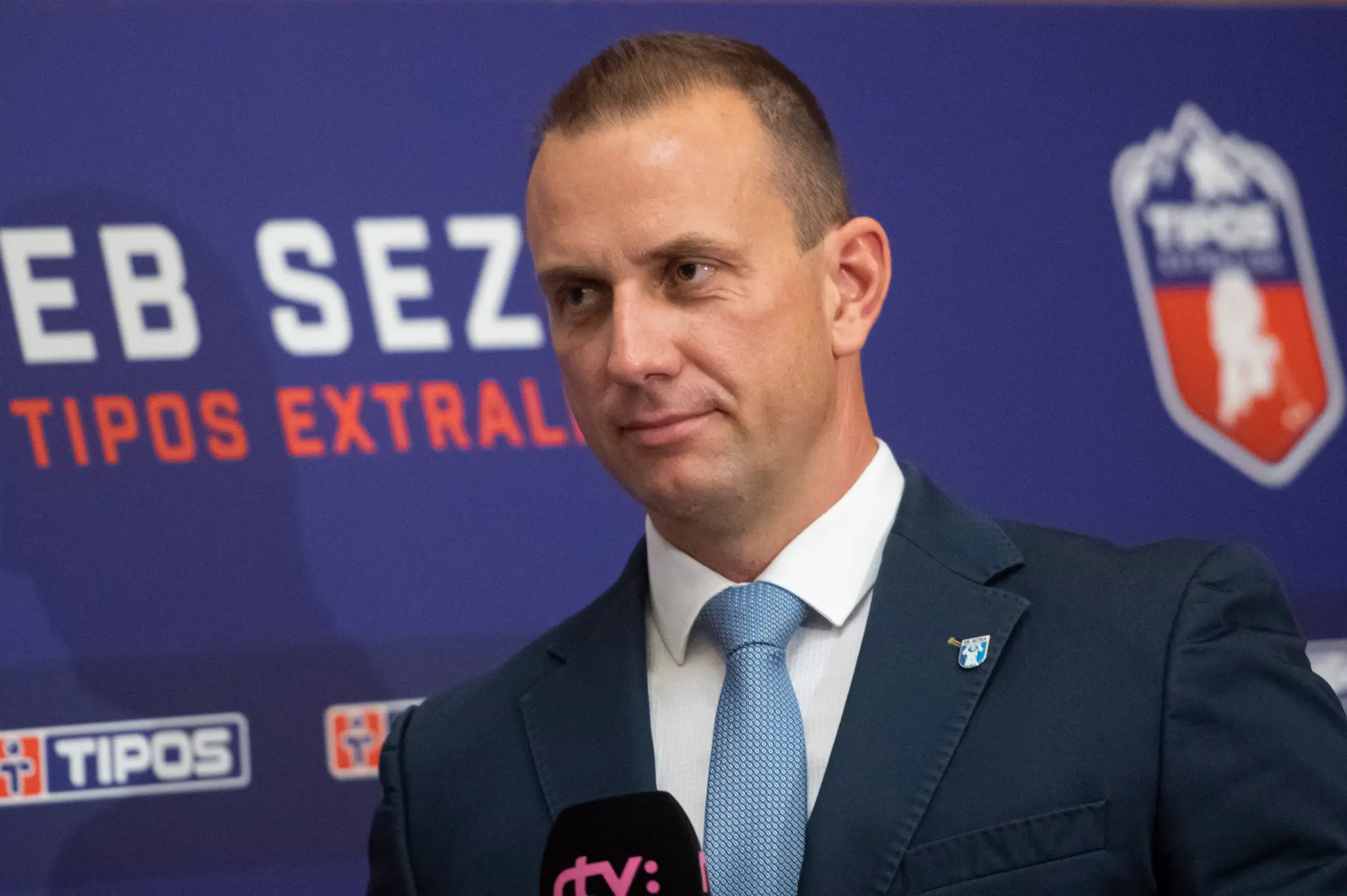 Prezident HK Nitra Miroslav Kováčik na žrebe 1. kola jubilejného 30. ročníka slovenskej najvyššej hokejovej súťaže.