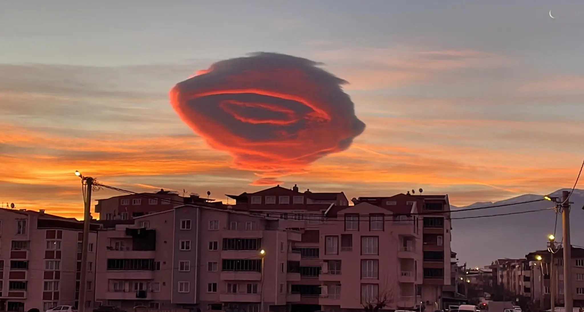 Nad Tureckom sa objavil zvláštny oblak