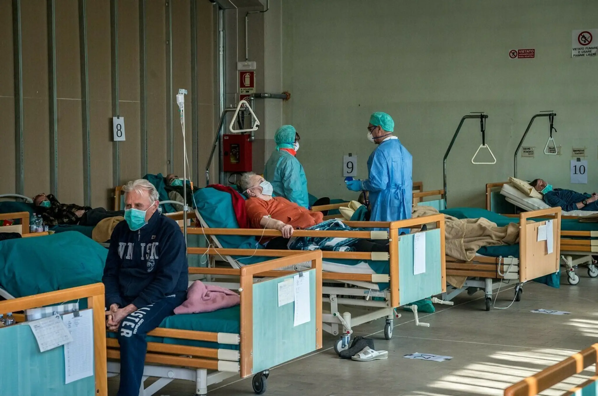 Pacienti, ktorí sa vyliečili z ochorenie COVID 19 v nemocnici v Brescii.