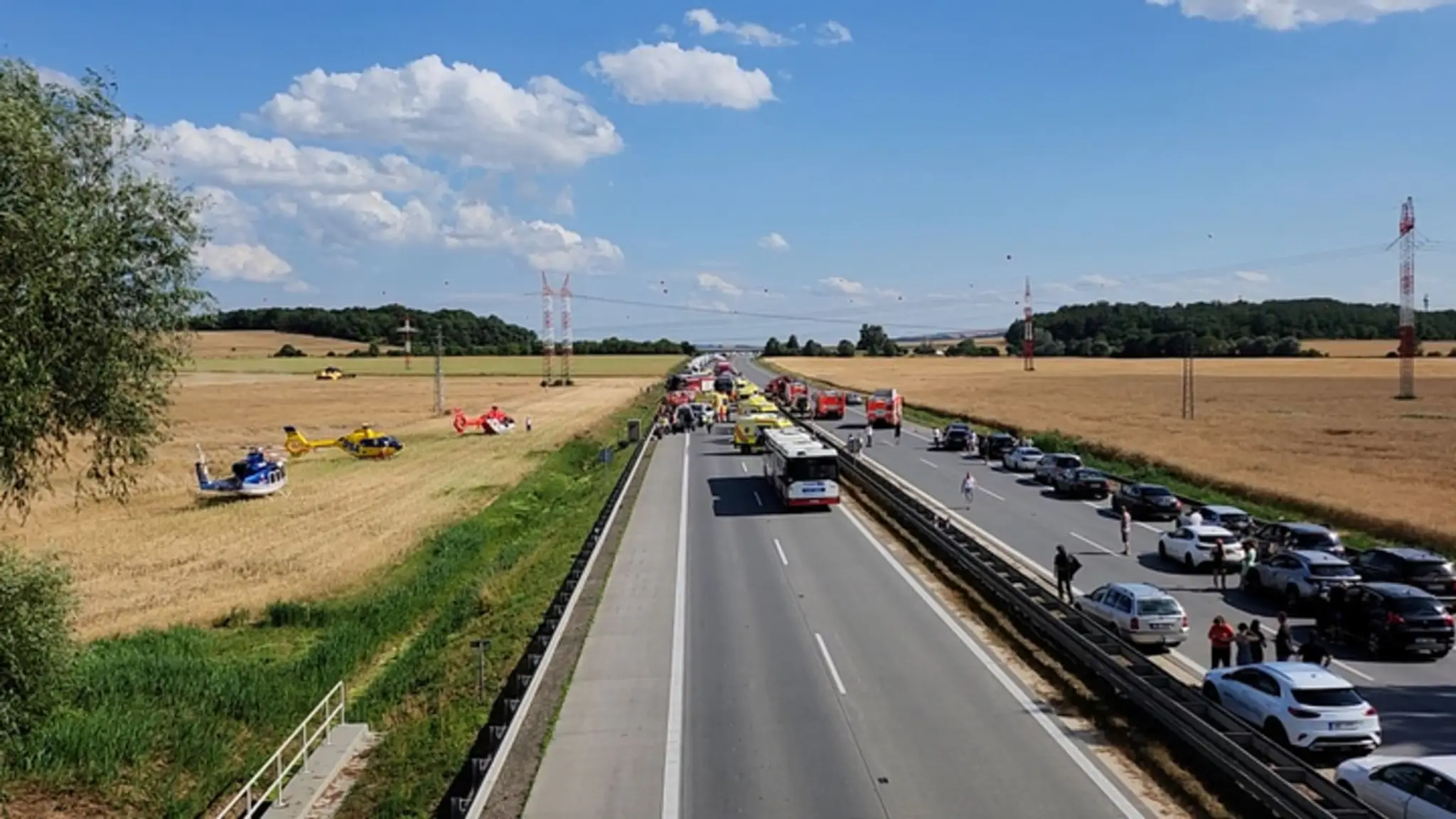Zrážka autobusov na D2 pri Brne.