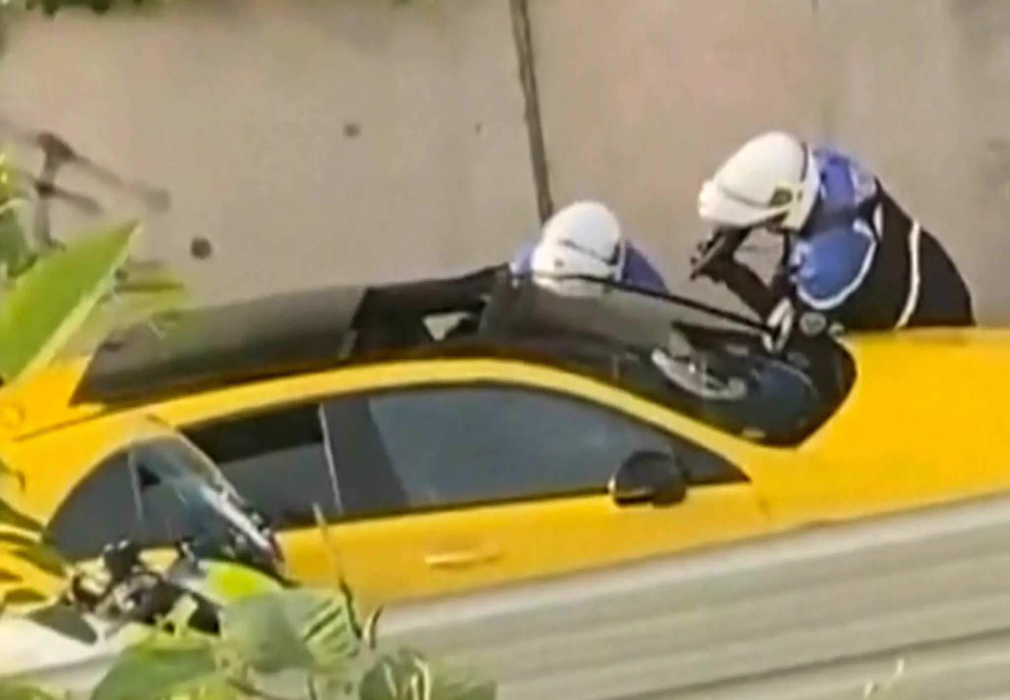Francúzski policajti pri zásahu.