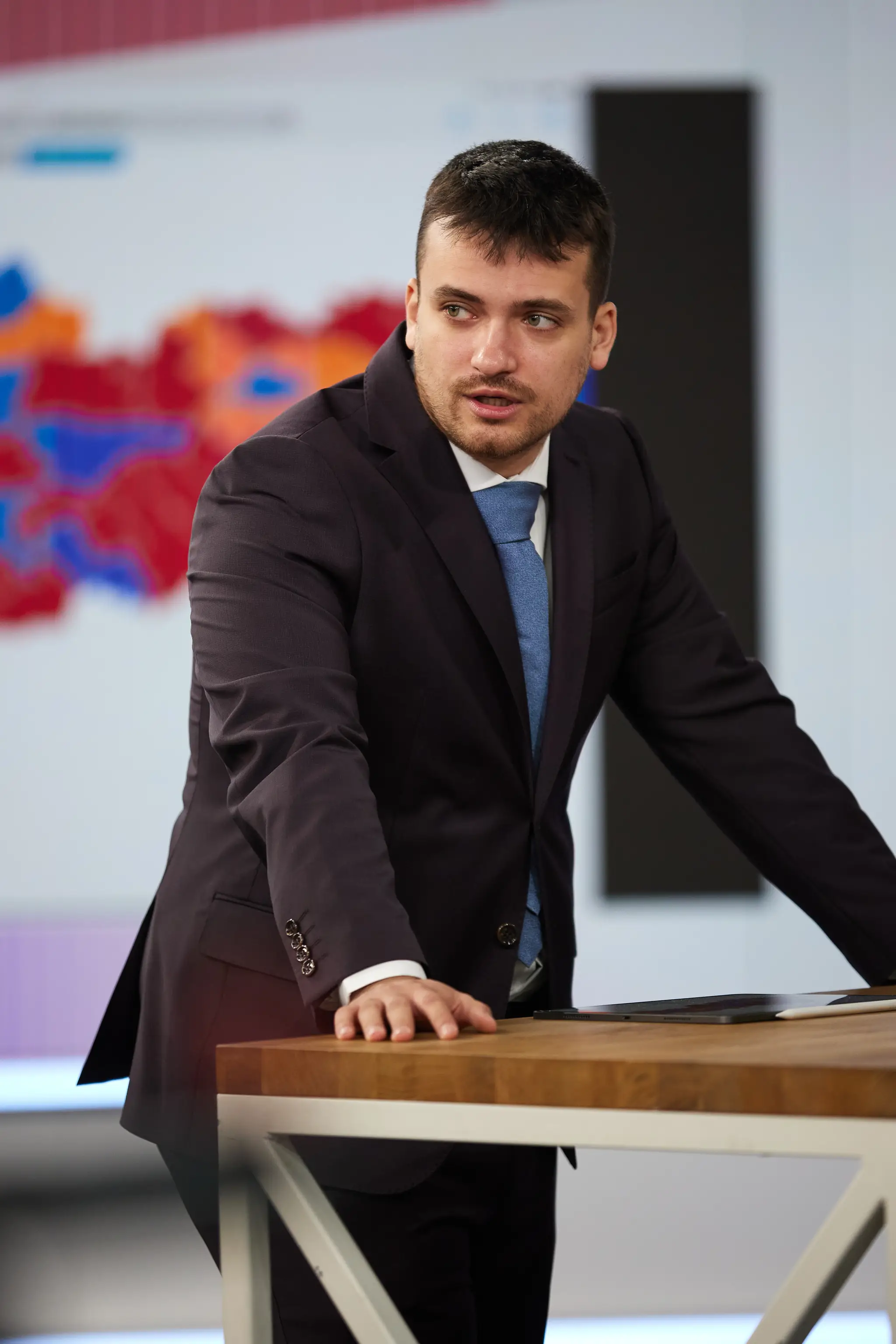 Prípravy na volebnú noc s Adelom Ghannamom.