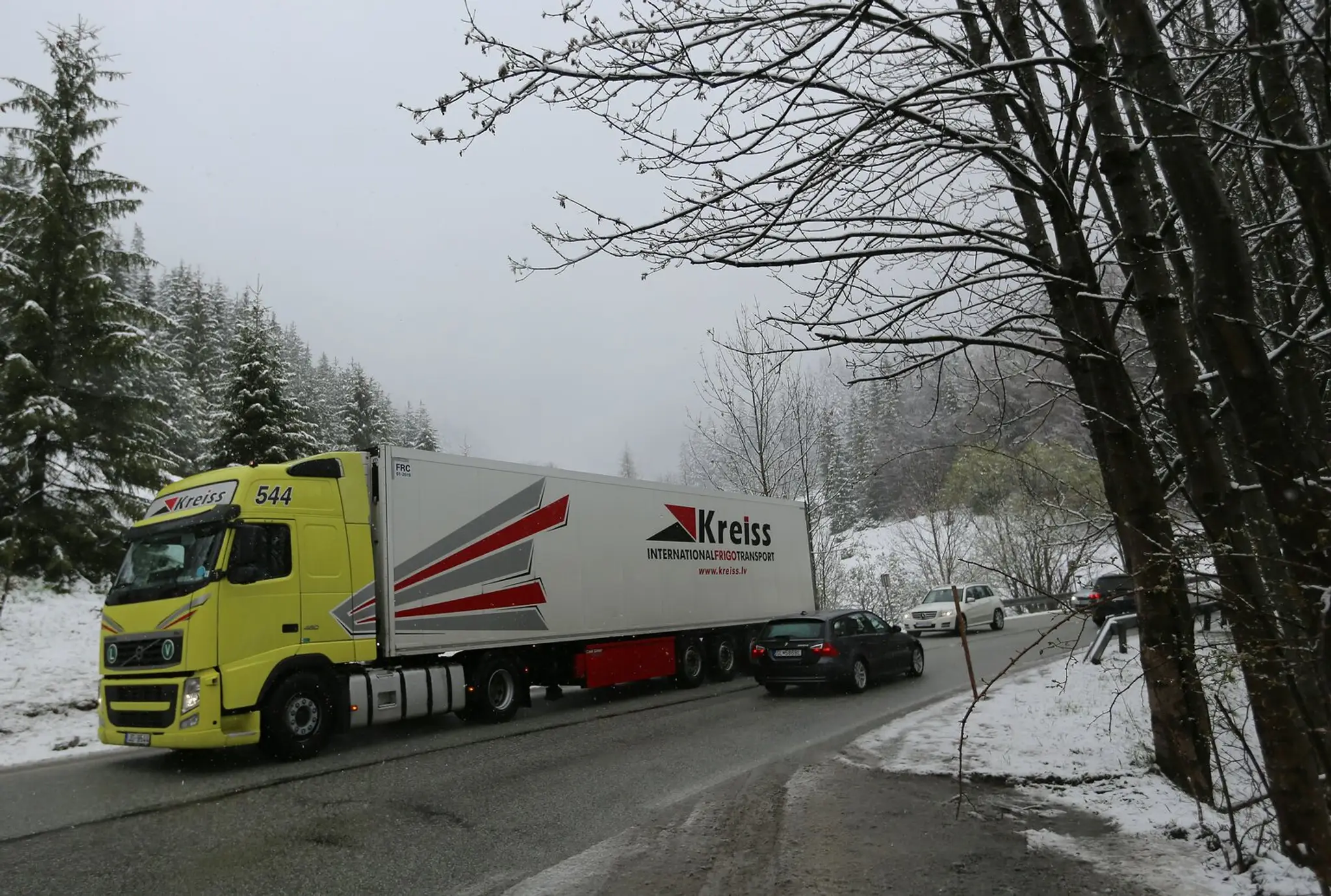Sneženie na horskom priechode Donovaly 
