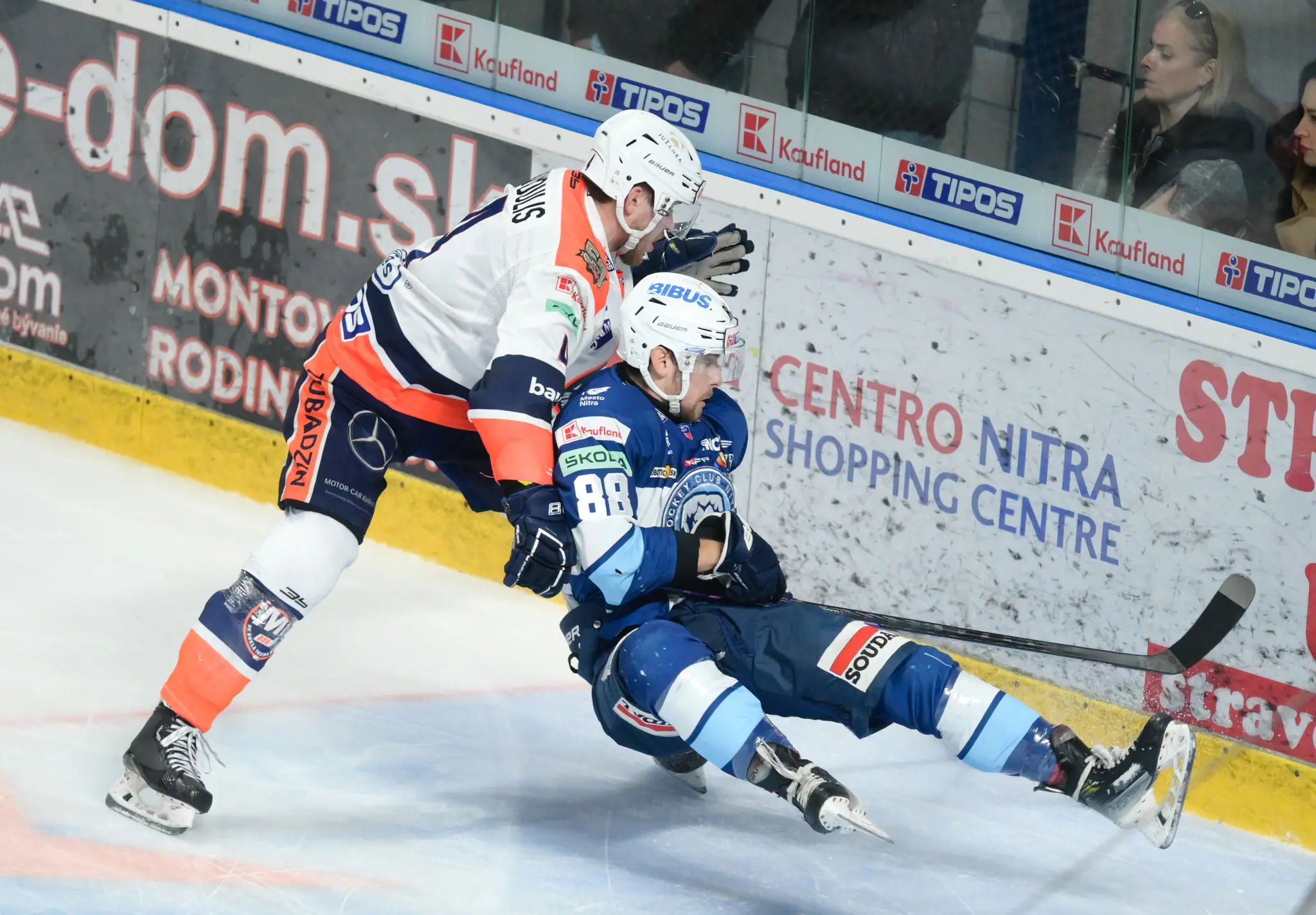 Na snímke zľava Kristofers Bindulis (Michalovce) a Dávid Okoličány (Nitra).