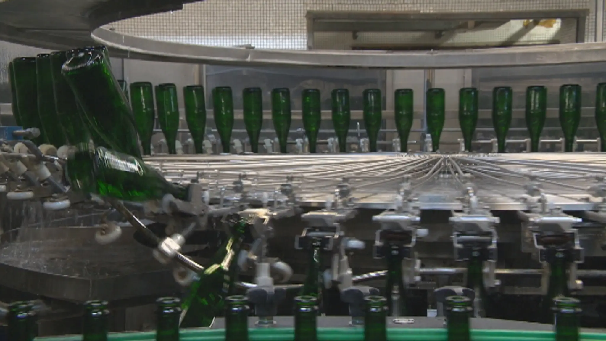 Poplatky za recykláciu skla išli hore až o 500 percent.
