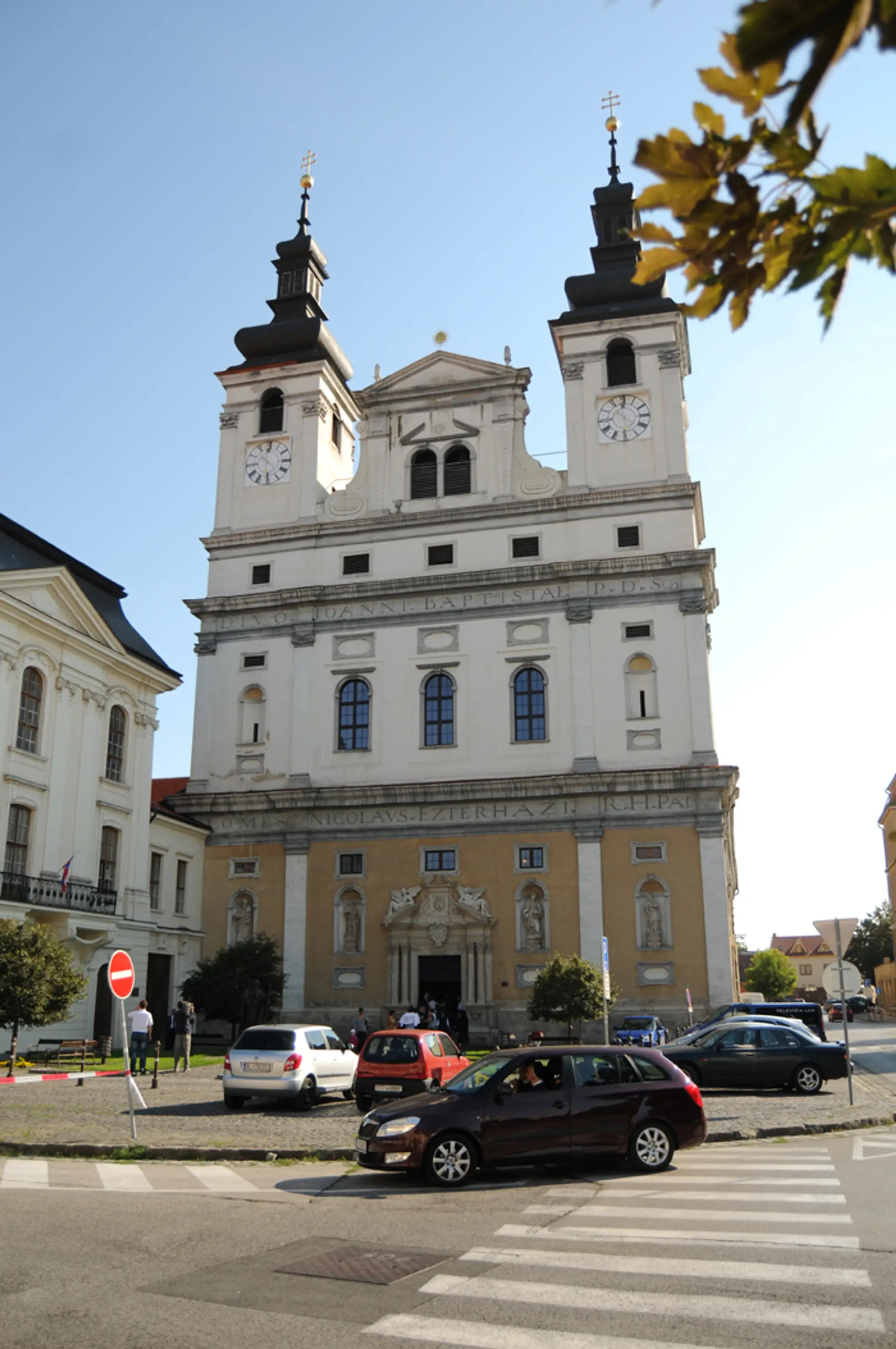 Katedrála sv. Jána Krstiteľa v Trnave, ktorú volajú aj univerzitná.