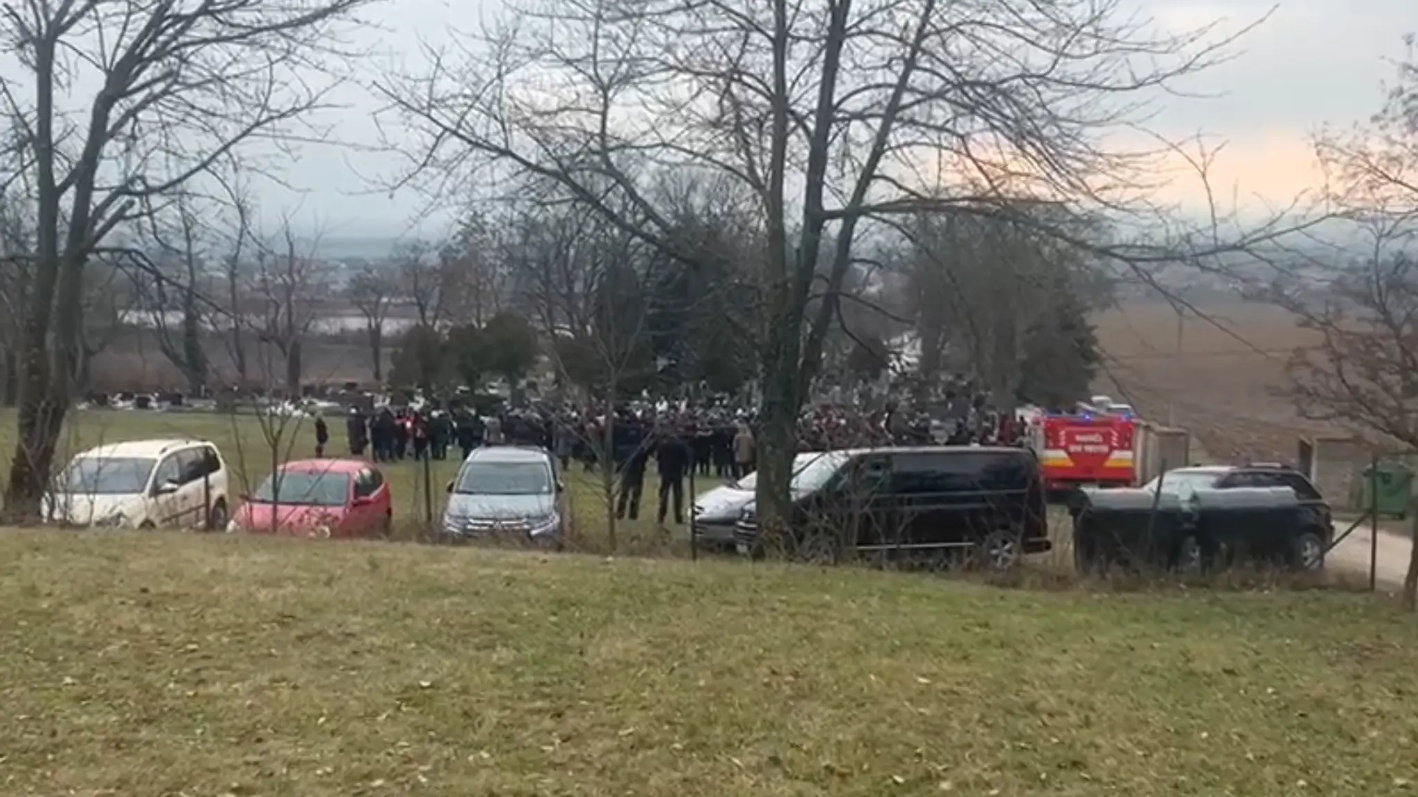 Posledná rozlúčka s Alexom na cintoríne v Trstíne.