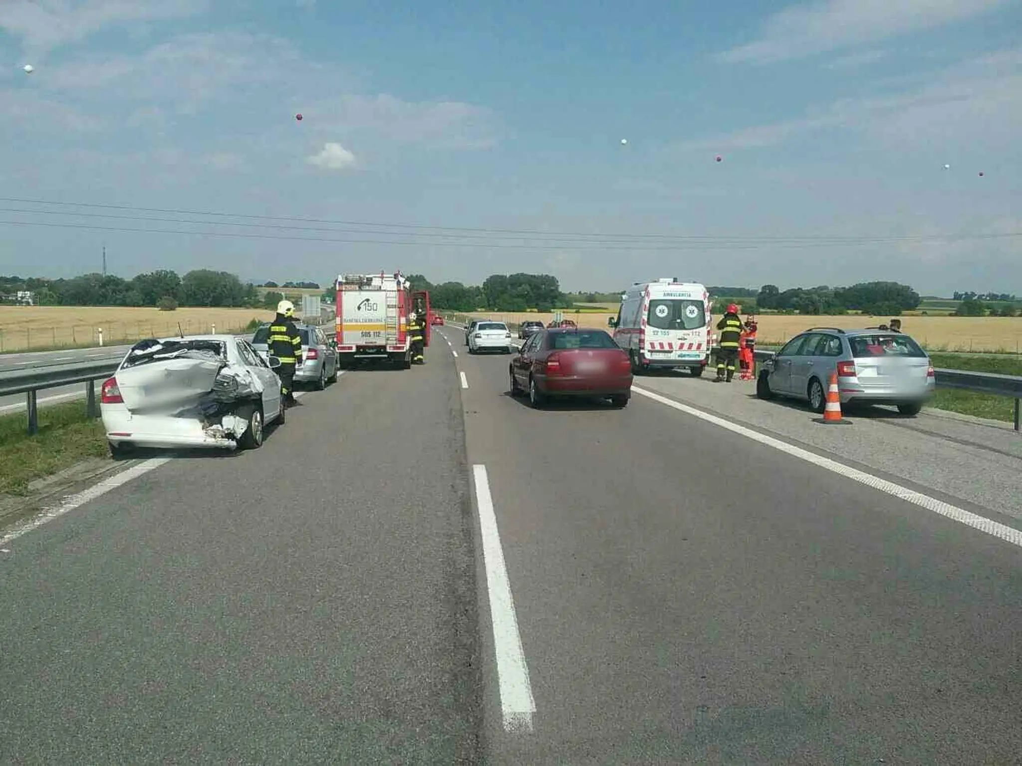 Nehoda štyroch áut pri obci Pata.