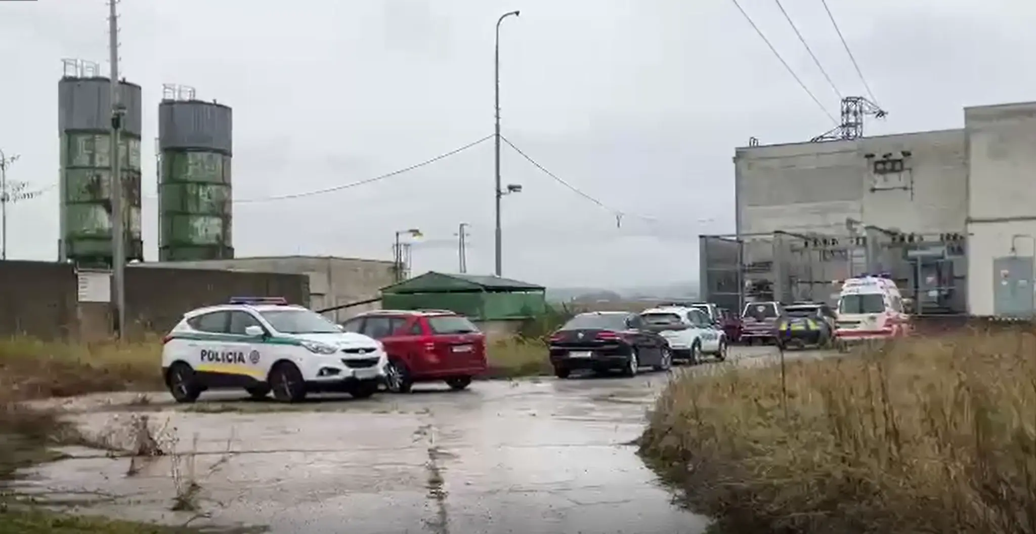 Dve telá v bývalej banskej šachte.