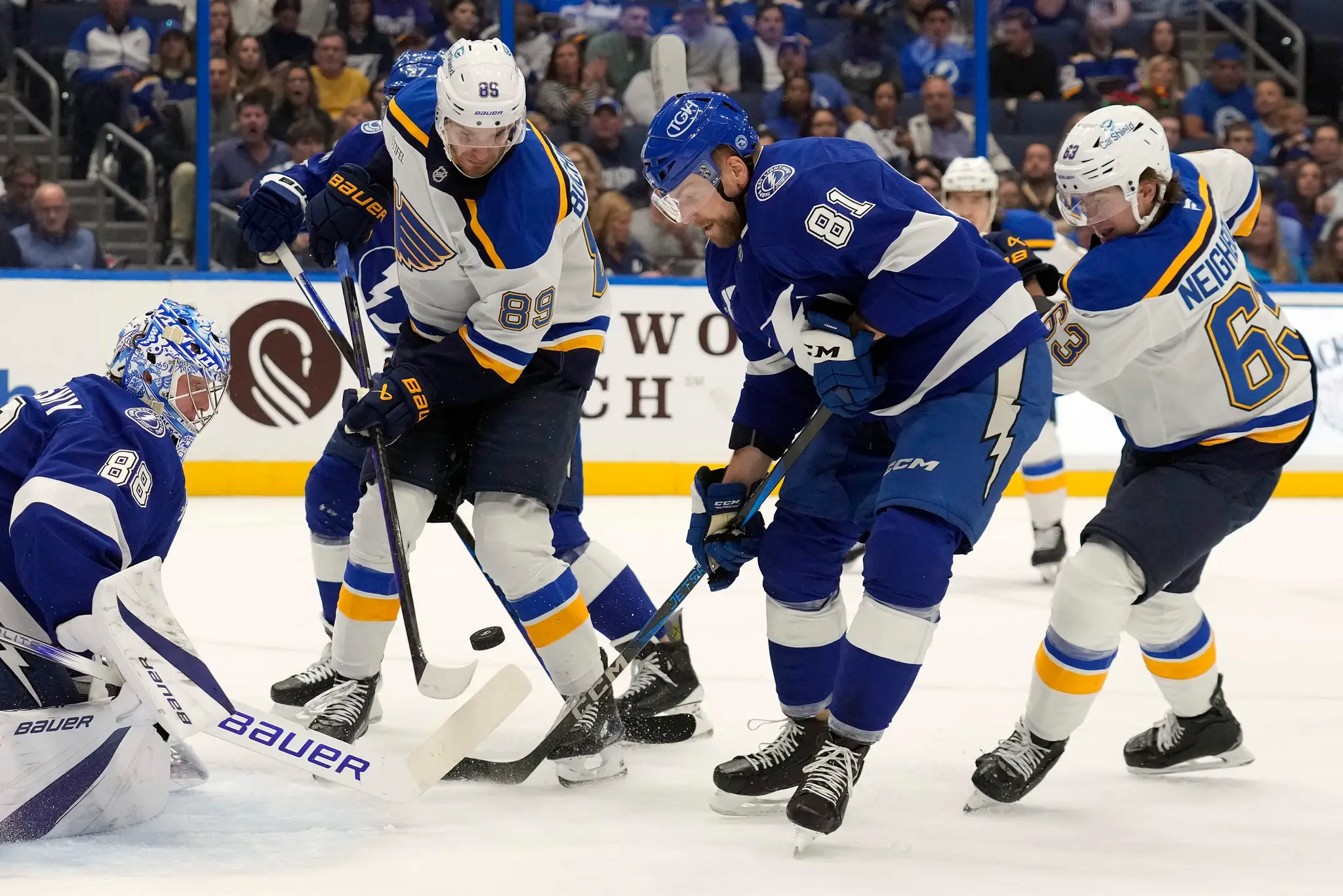 Erik Černák v zápase proti Buffalu Sabres