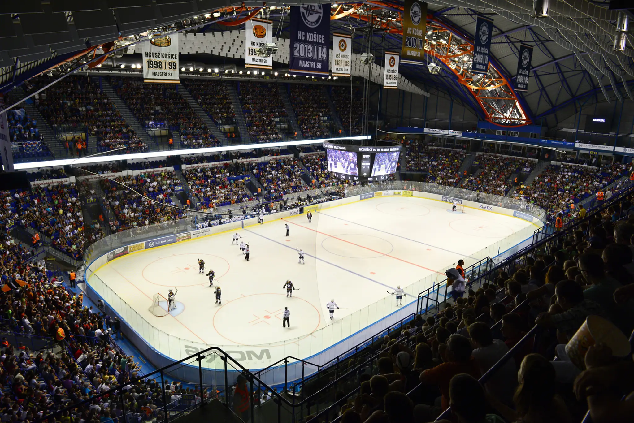 Na snímke vypredaná košická Steel Arena v prípravnom hokejovom zápase HC Košice -  HC Slovan Bratislava.