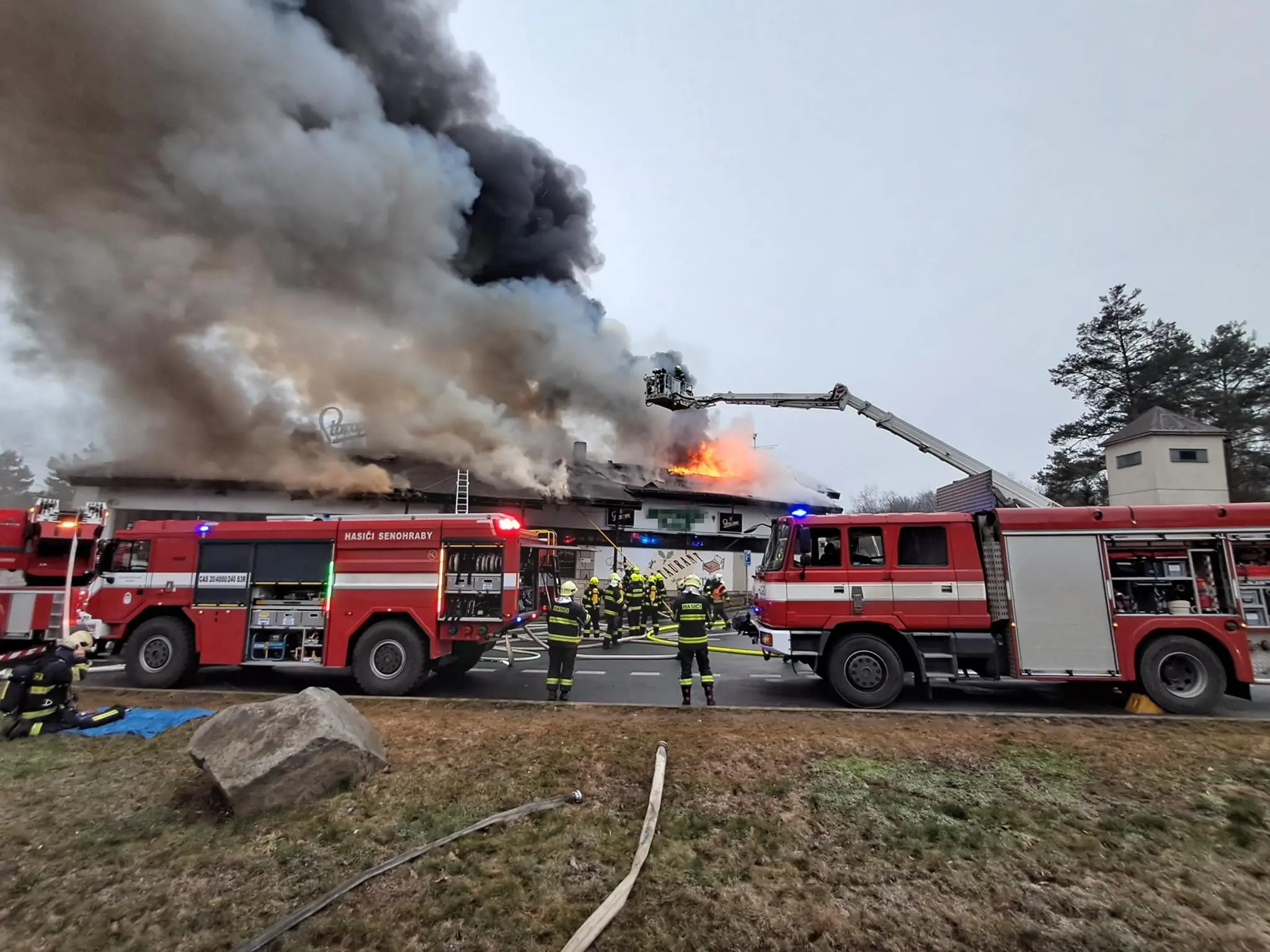 Požiar na diaľnici D1 v Kališti pri Prahe
