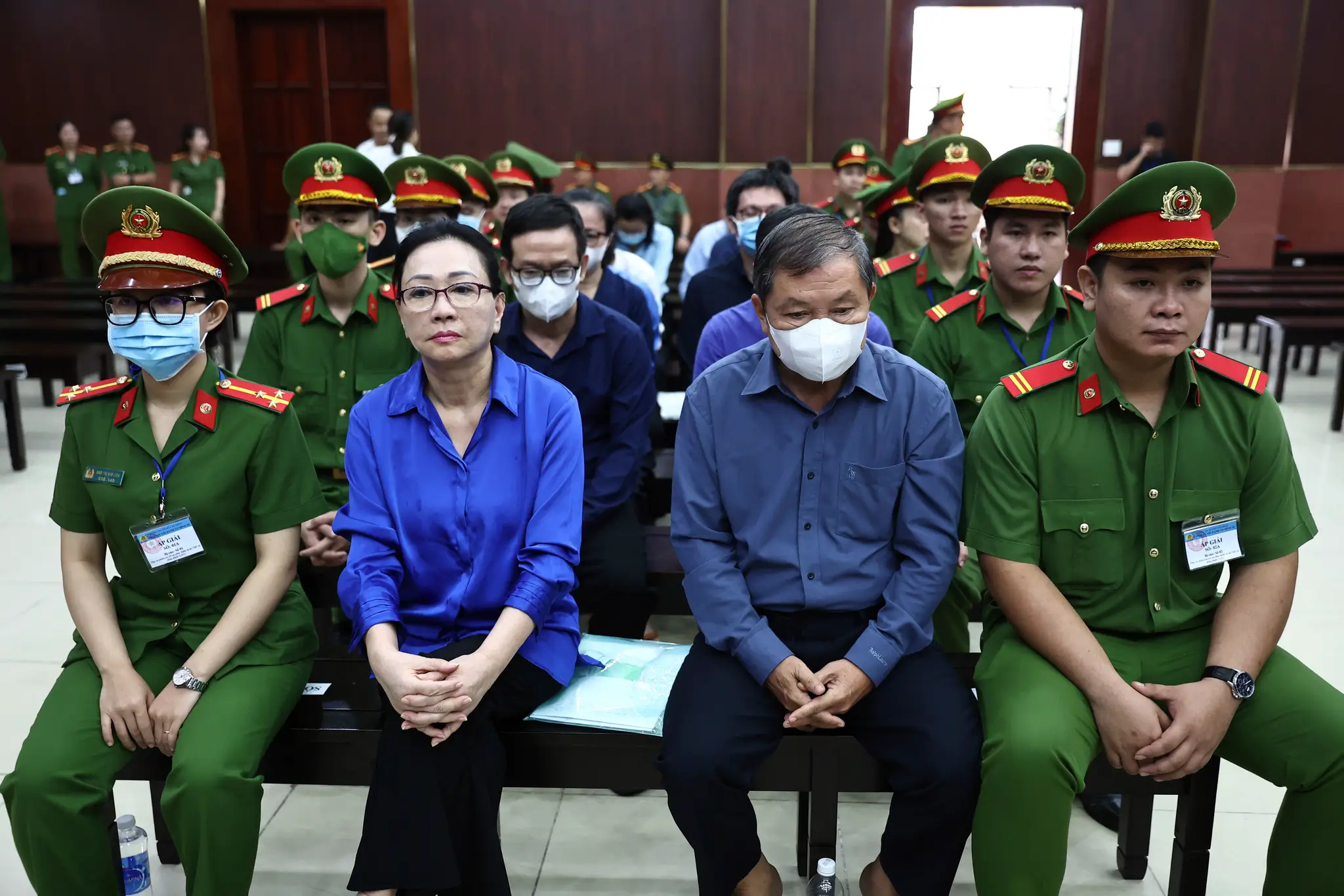 Vietnamská realitná magnátka (druhá vľavo) počas súdu 3. decembra 2024 v Hočiminovom Meste.