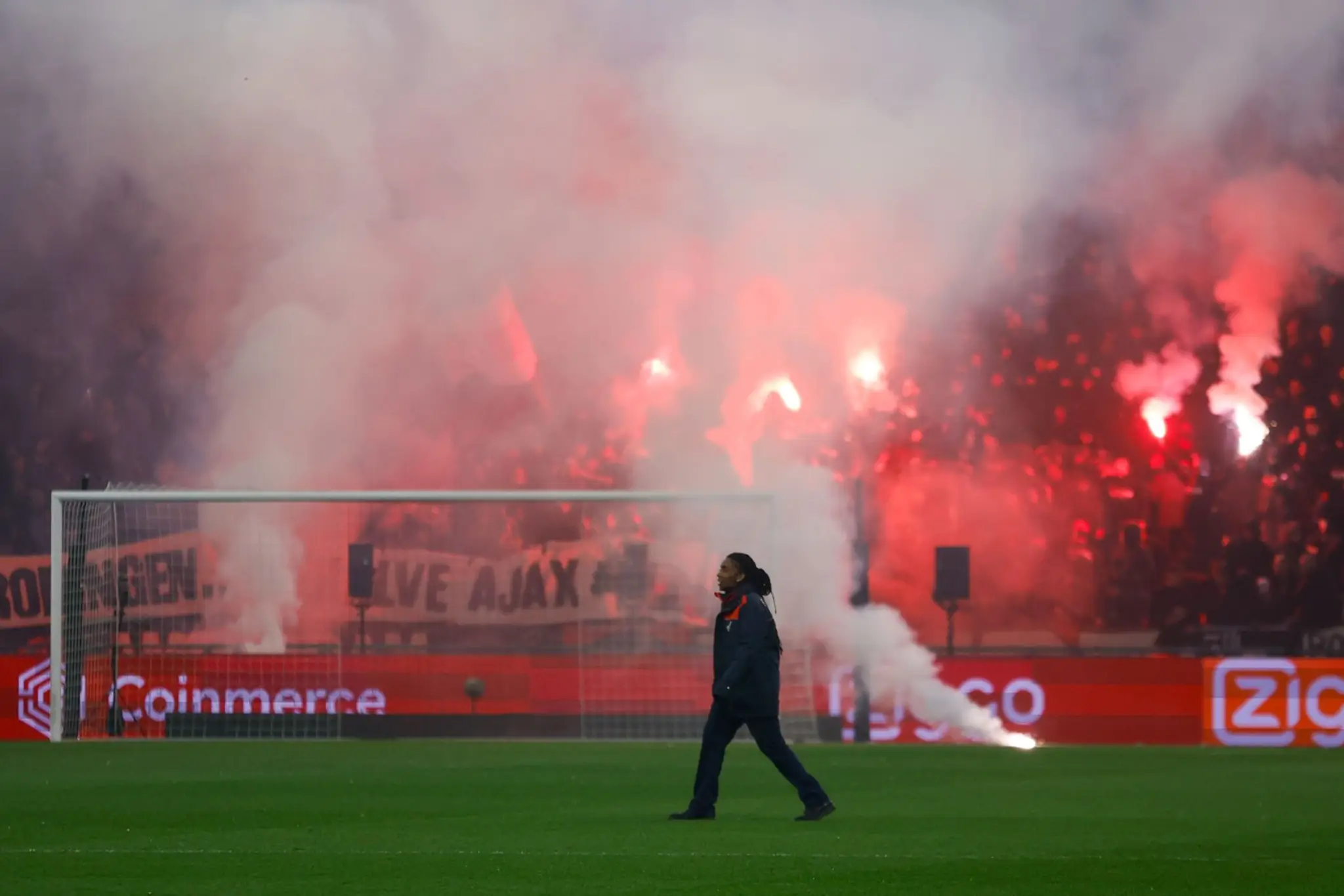 Zápas Ajaxu Amsterdam mal veľmi krátke trvanie.