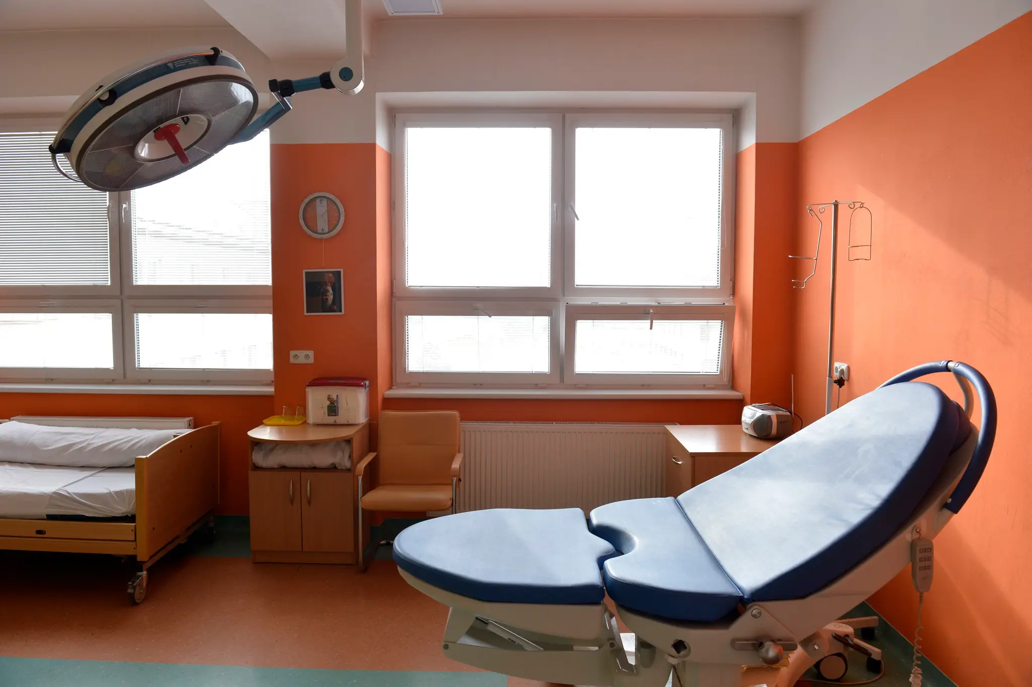 Pôrodná sála gynekologicko-pôrodníckej kliniky Trenčín. 