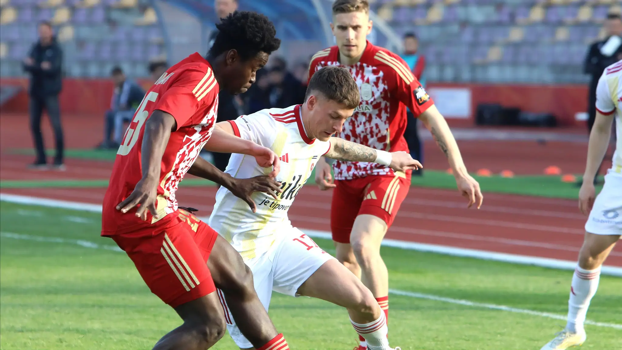 Na snímke zľava Ivan Anokye Mensah (Banská Bystrica) a Adam Tučný (Ružomberok) (cropped)