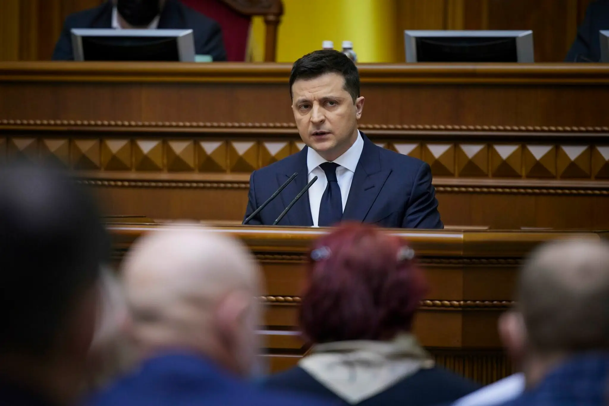 Na snímke ukrajinský prezident Volodymyr Zelenskyj hovorí v parlamente 1. februára 2022.