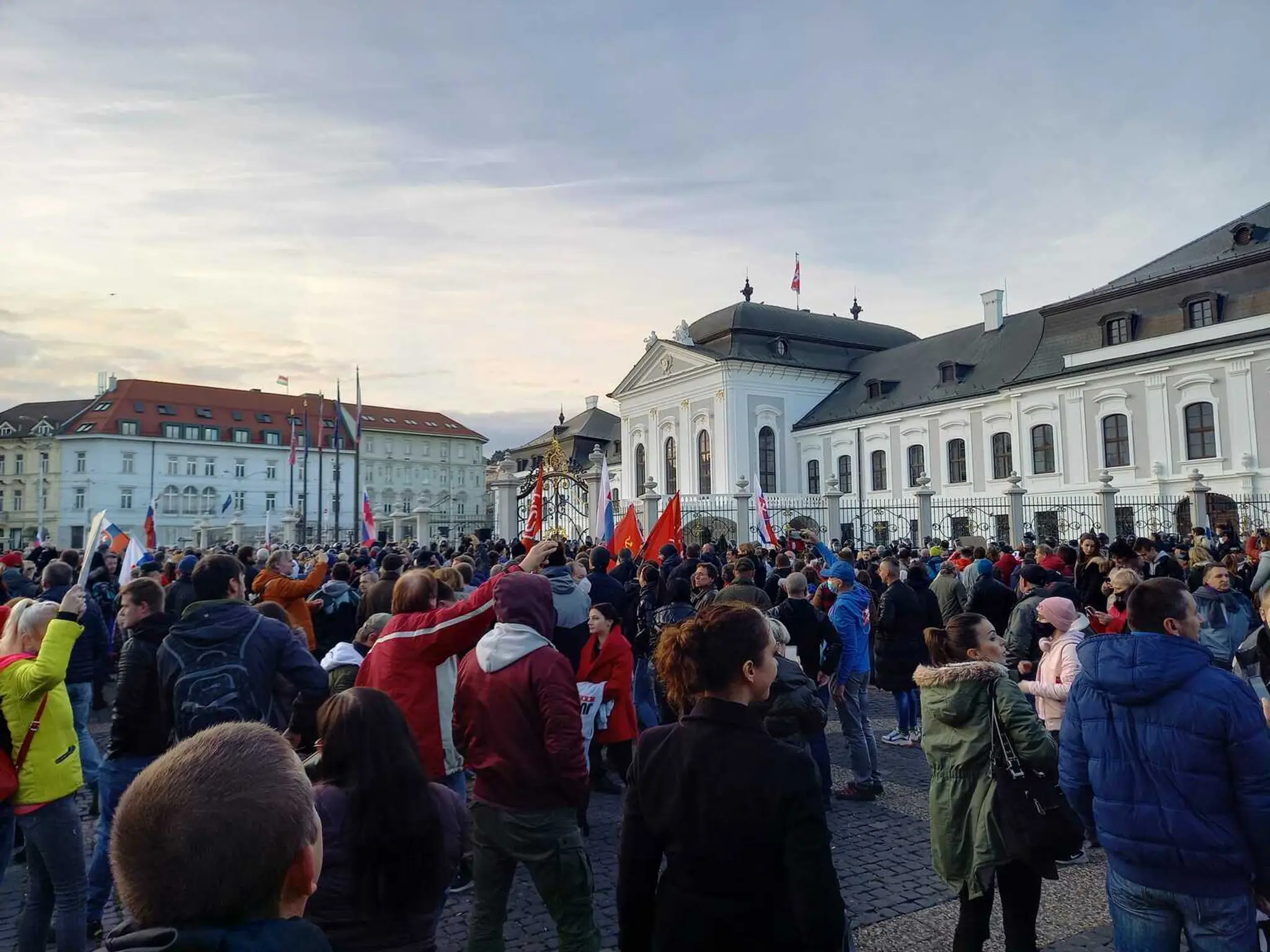 Protest pred Prezidentským palácom v Bratislave