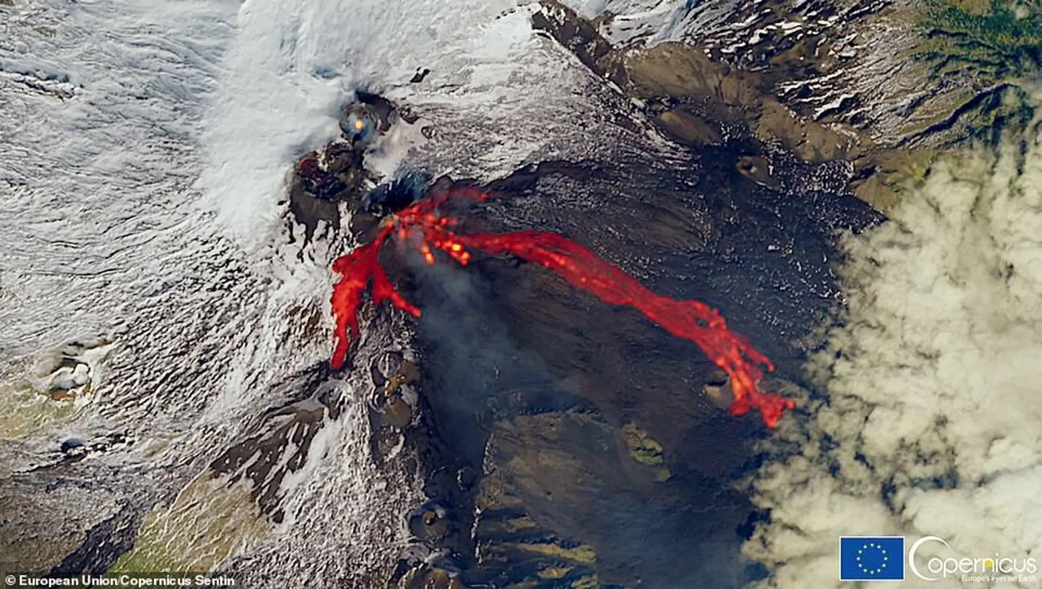Etna chrlí lávu