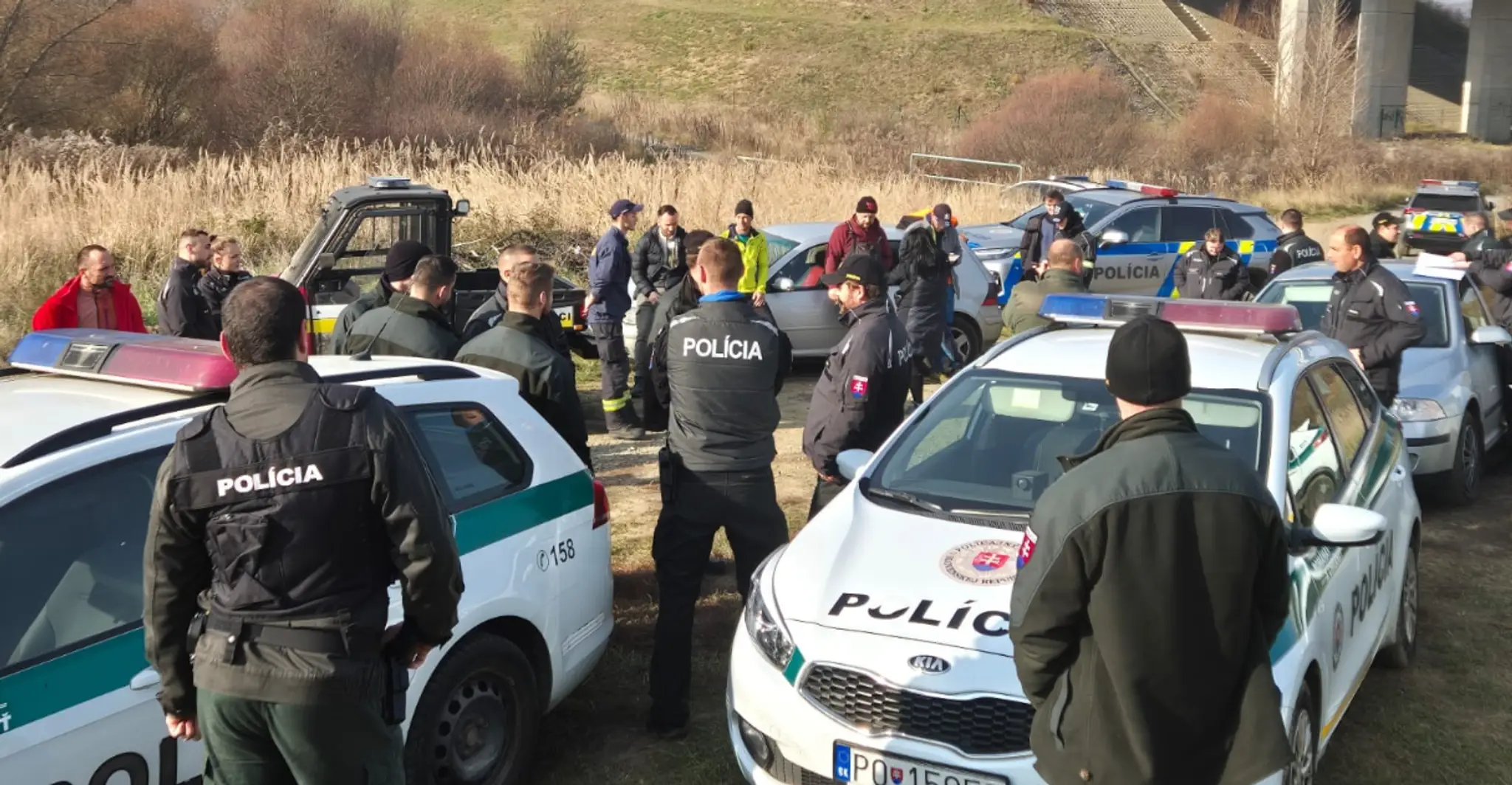 Polícia a dobrovoľníci pátrajú po nezvestnom Dávidovi Šeligovi z obce Župčany.