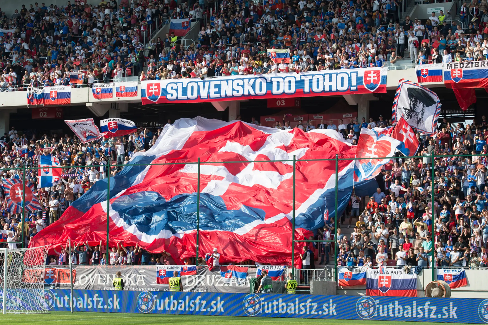 Fanúšikovia na zápase Slovensko - Česko.