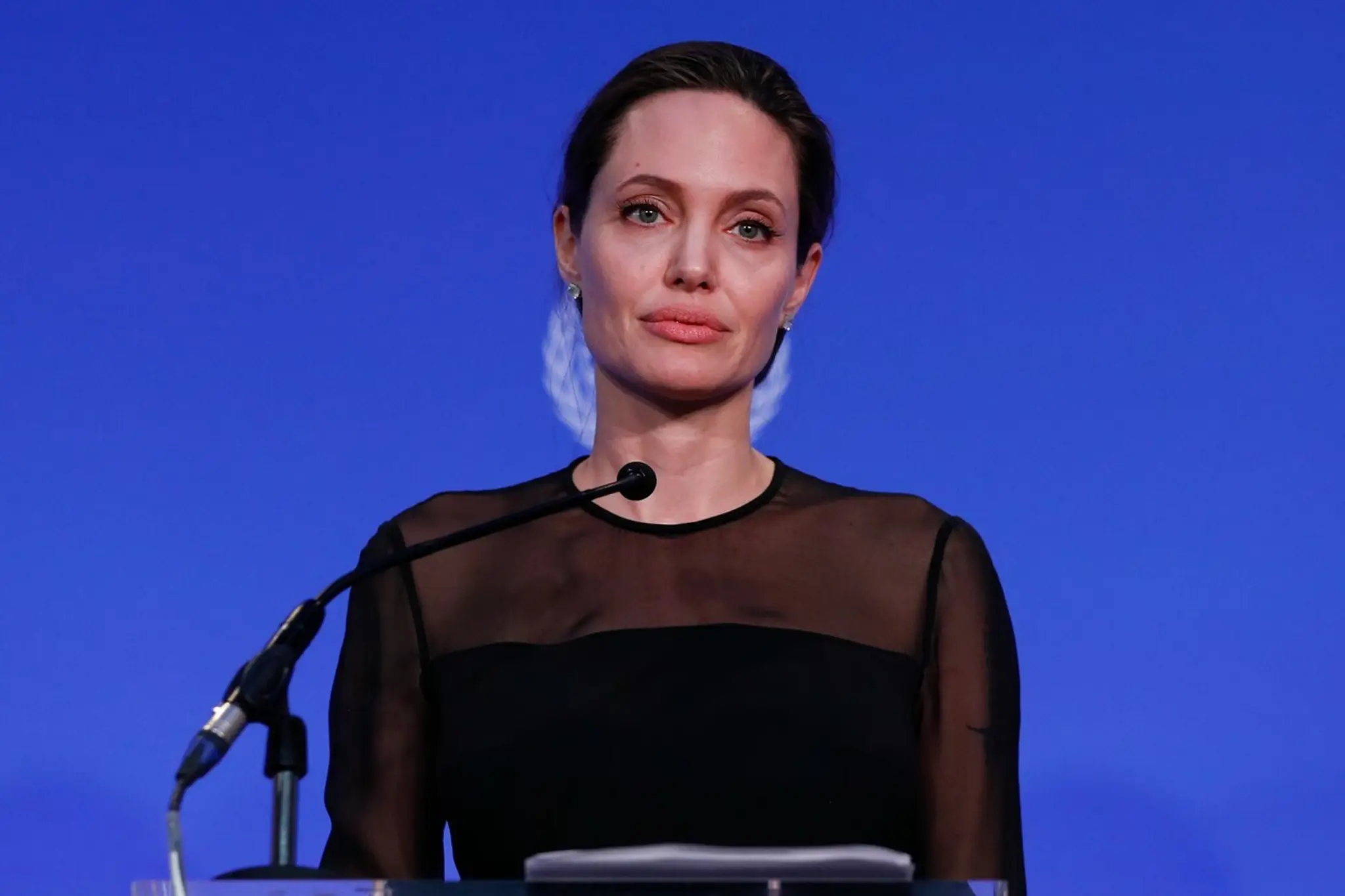 Karty sa zamiešali. Angelina chce Brada späť